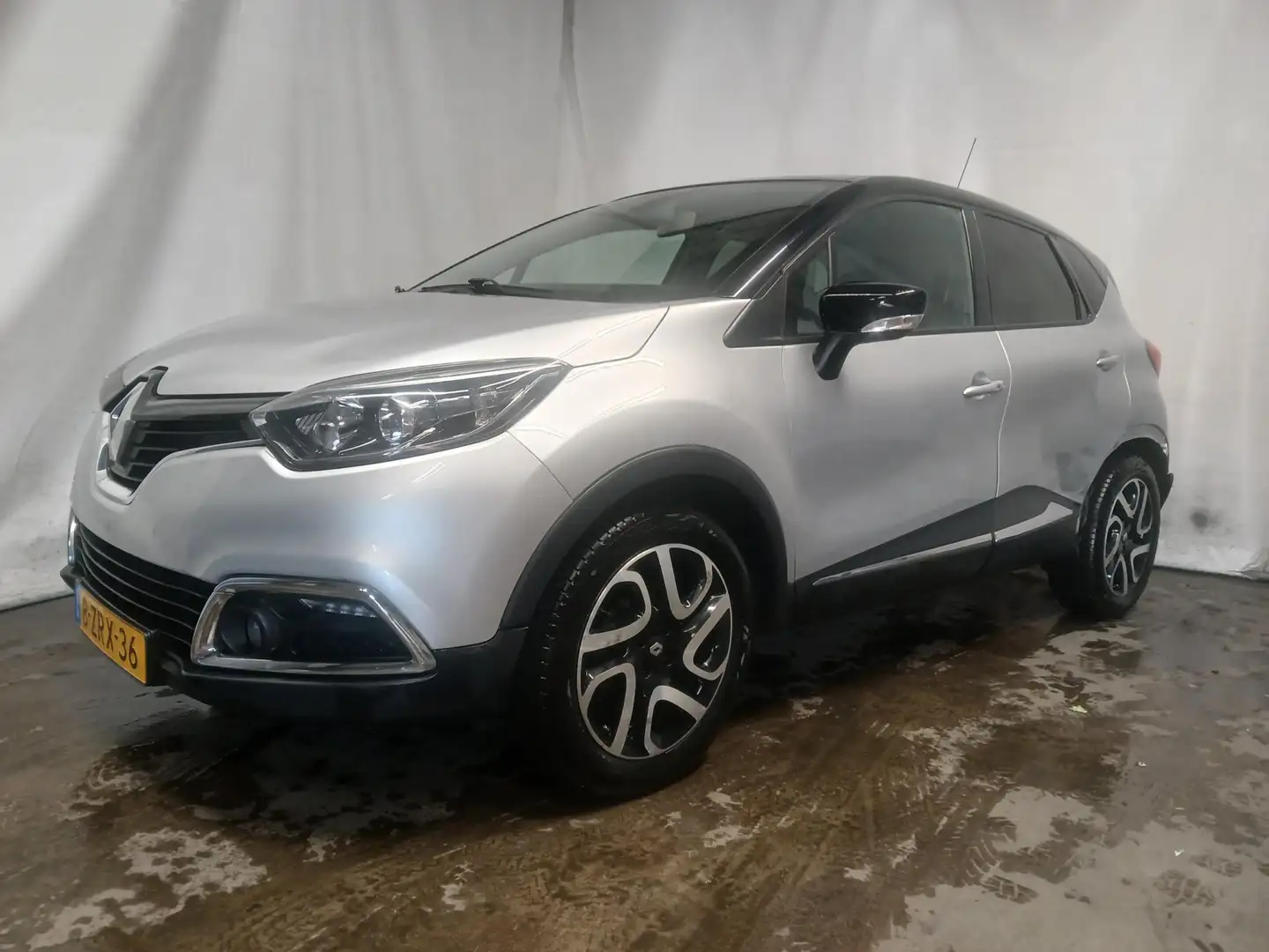 Renault Captur 0.9 TCe Dynamique SCHADEAUTO!! Grau - 2