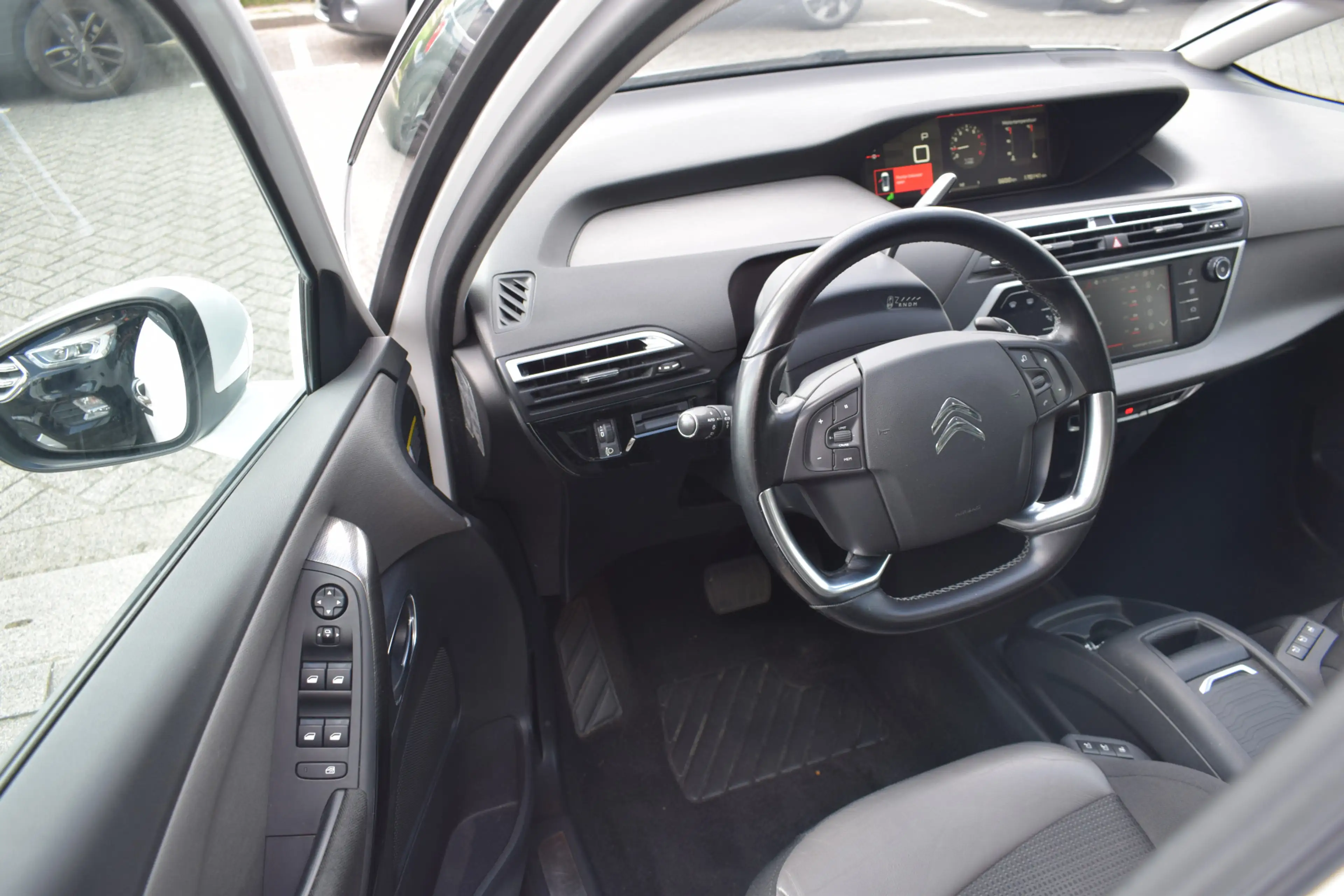 Citroen Grand C4 Picasso 1.2 PureTech Shine automaat 7 persoons — photo 11
