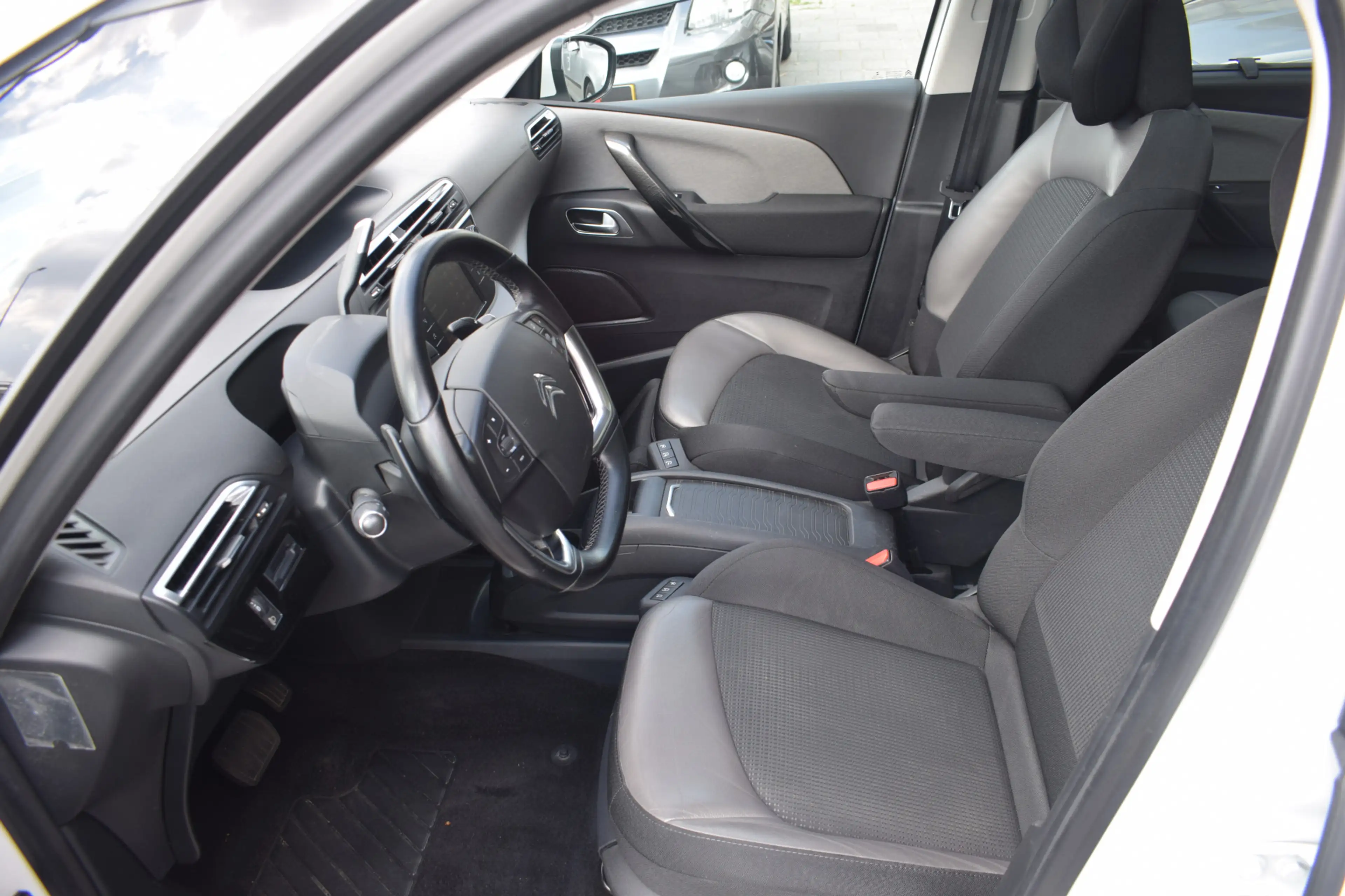 Citroen Grand C4 Picasso 1.2 PureTech Shine automaat 7 persoons — photo 15