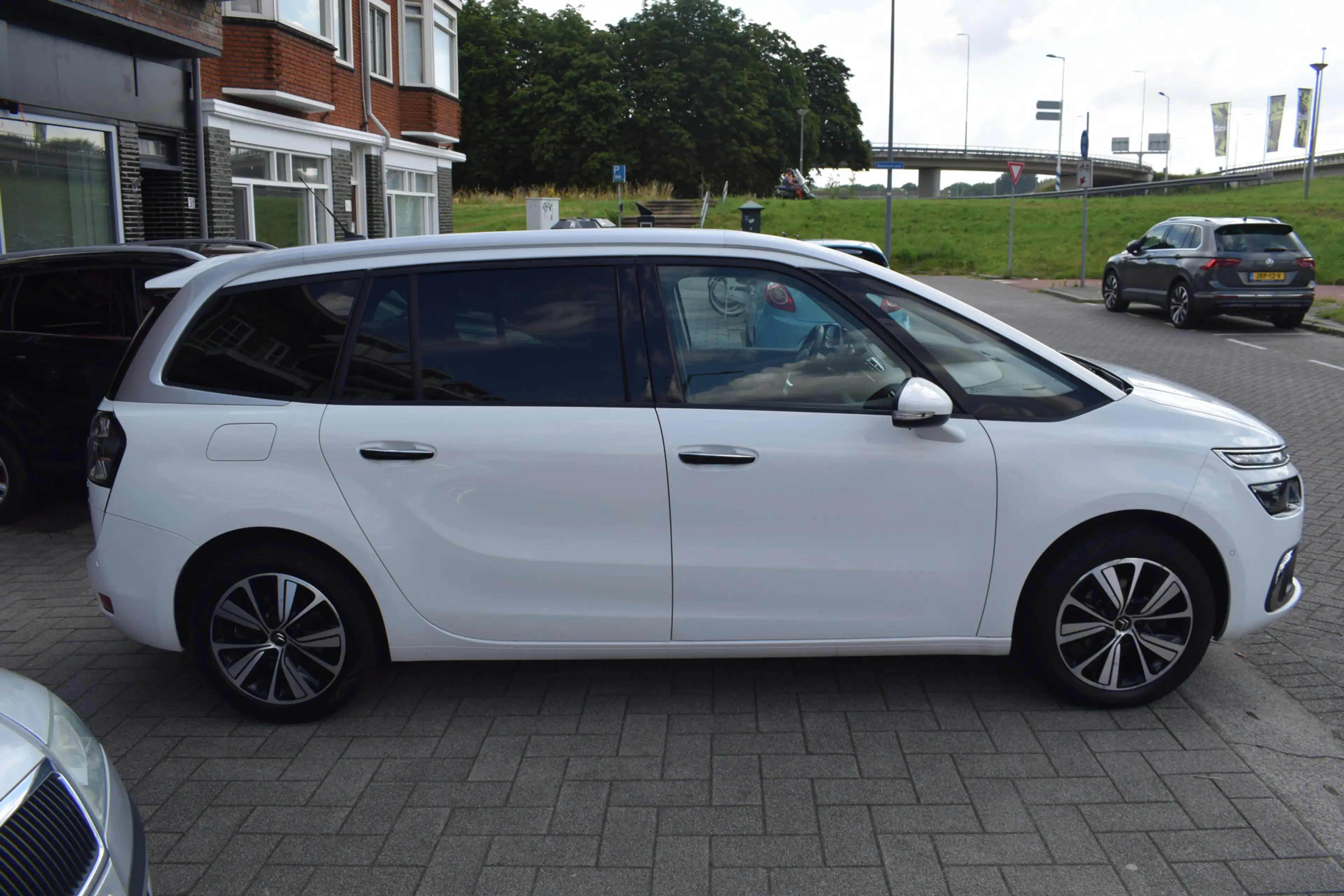 Citroen Grand C4 Picasso 1.2 PureTech Shine automaat 7 persoons — photo 6
