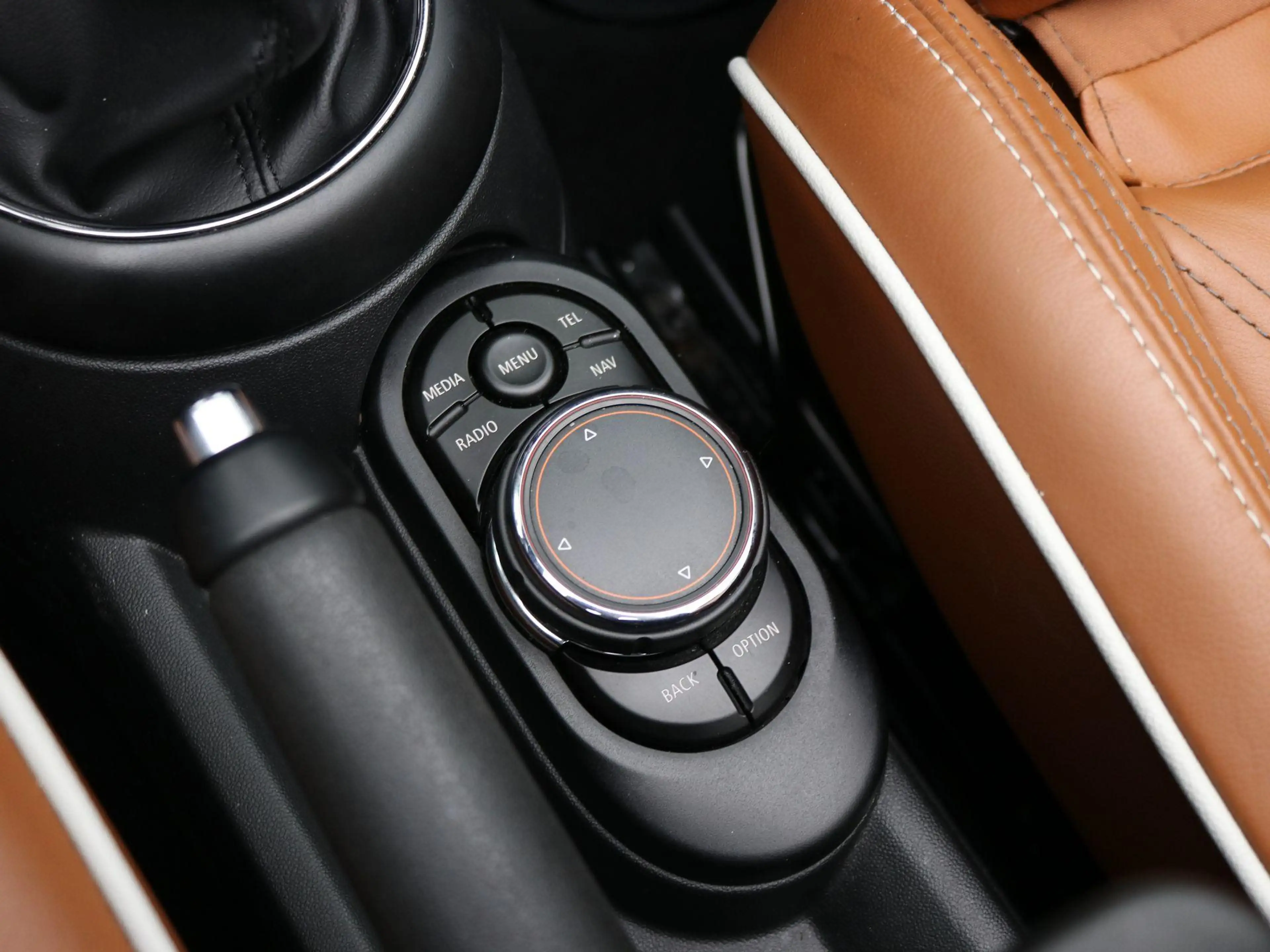 MINI Cooper S Cabrio 2.0 Chili Serious Business / Navigatie / Parkeerse — photo 27