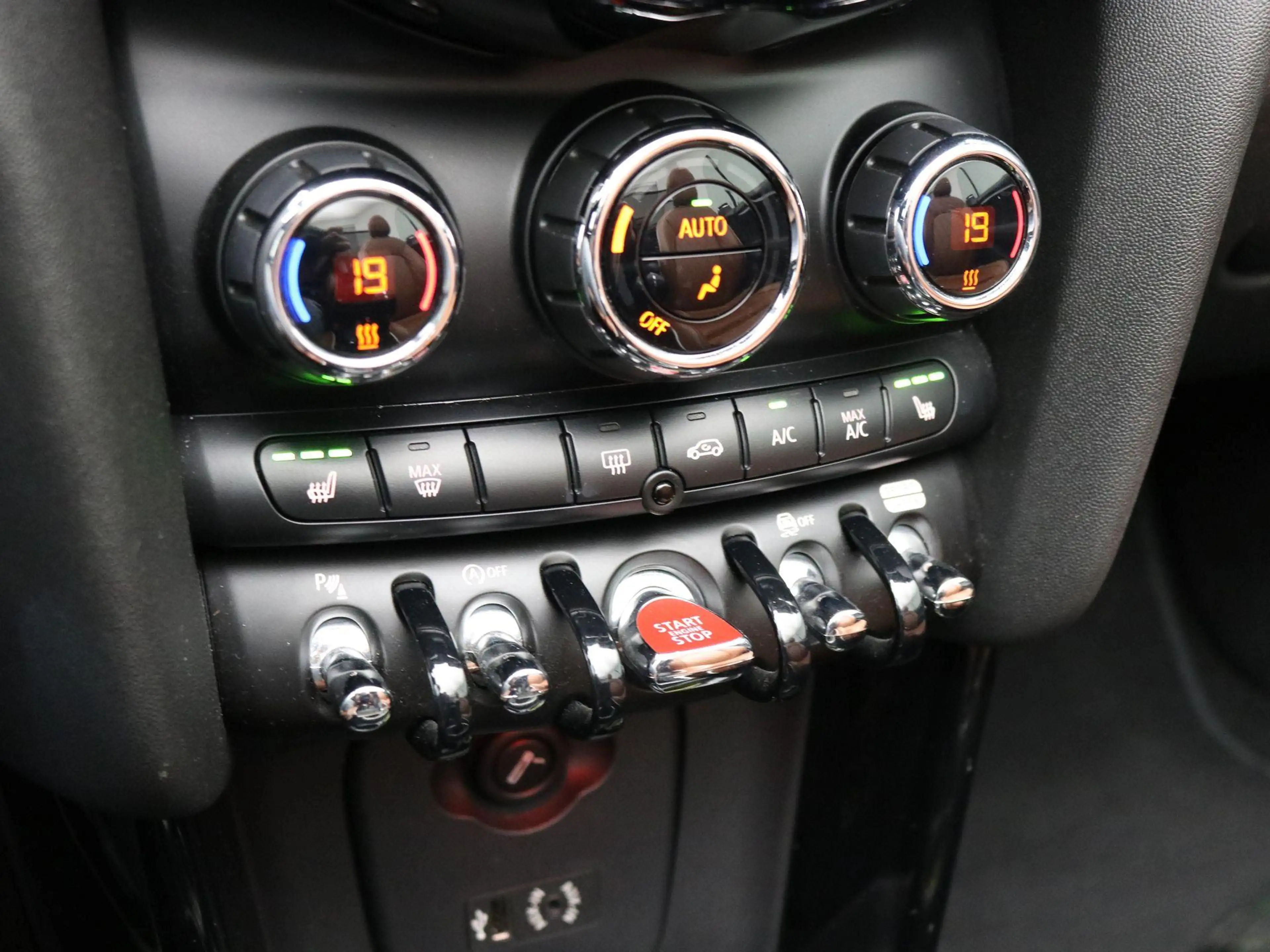 MINI Cooper S Cabrio 2.0 Chili Serious Business / Navigatie / Parkeerse — photo 23