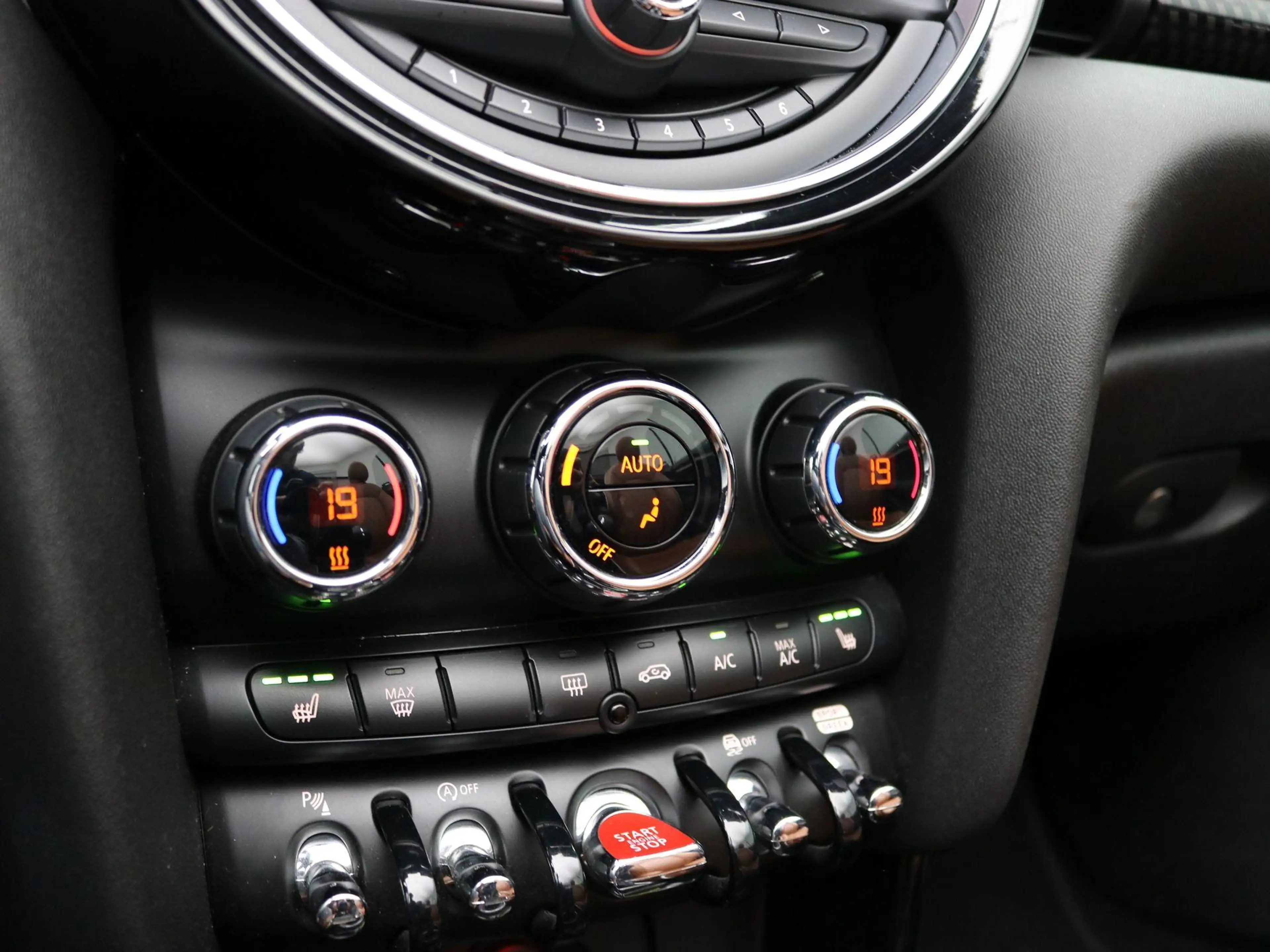 MINI Cooper S Cabrio 2.0 Chili Serious Business / Navigatie / Parkeerse — photo 24