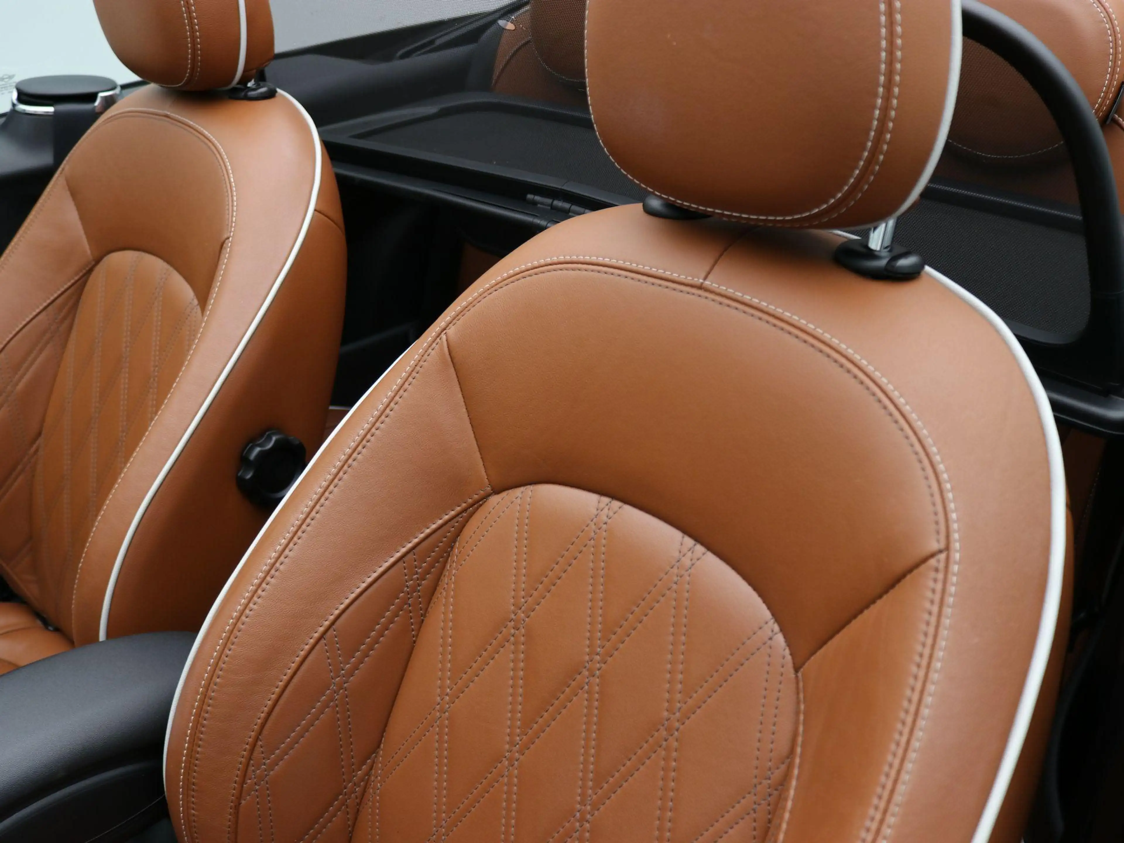 MINI Cooper S Cabrio 2.0 Chili Serious Business / Navigatie / Parkeerse — photo 13