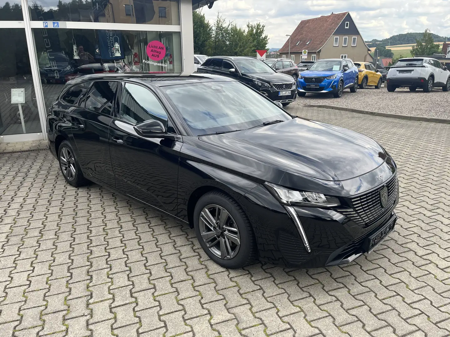 Peugeot 308 SW Allure 130 6-Gang 360Grad, SH, Navi Schwarz - 2