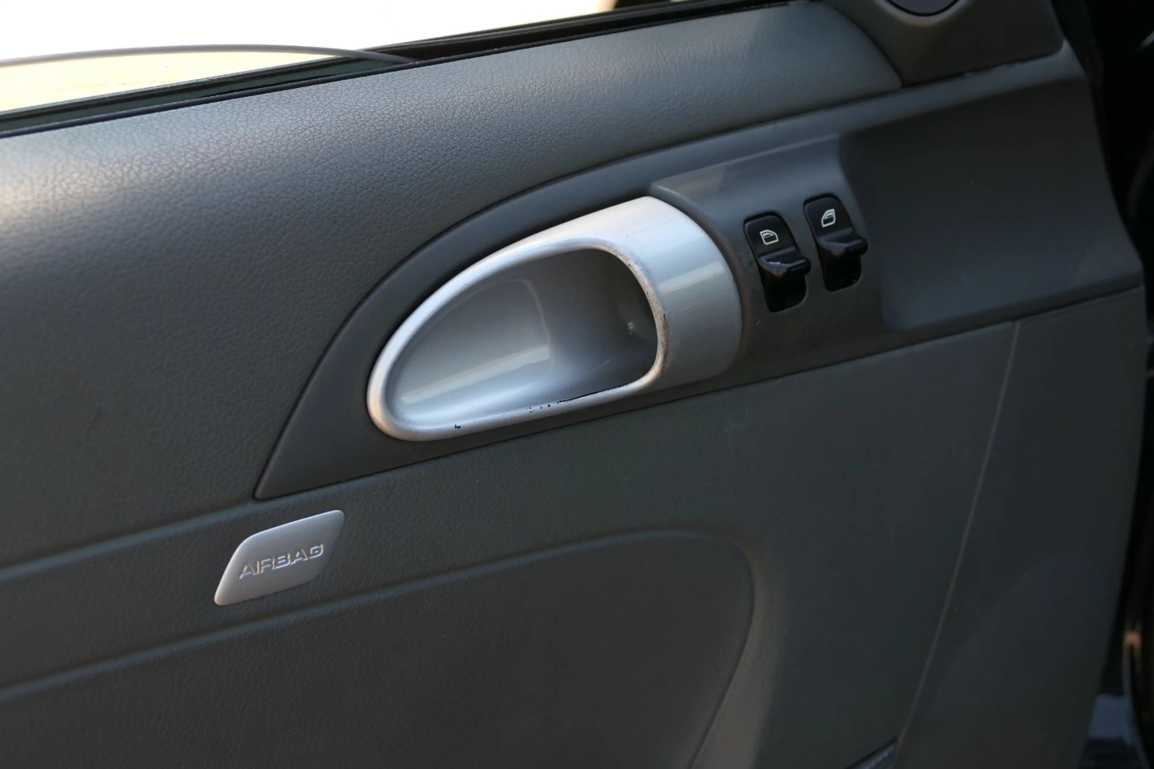 Porsche Cayman S — photo 13