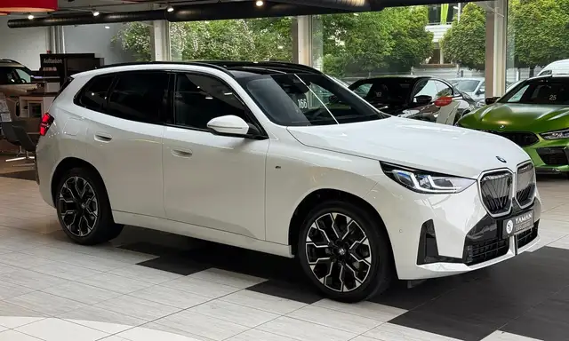 BMW X3 view 4