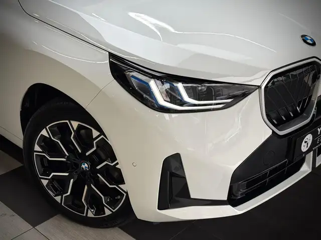 BMW X3 view 5