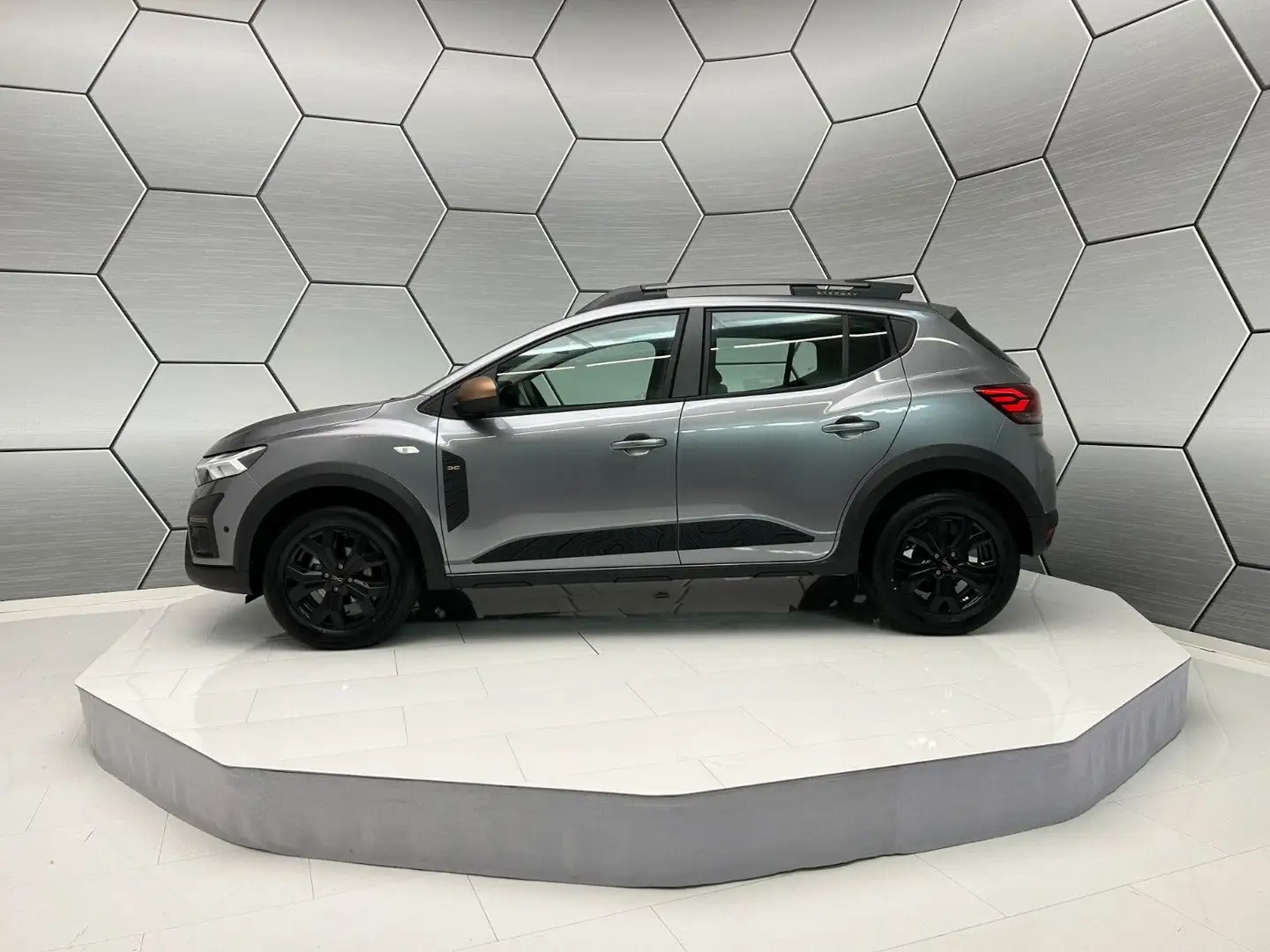 Dacia Sandero Stepway Extreme+ TCe 100 ECO-G Grey - 2