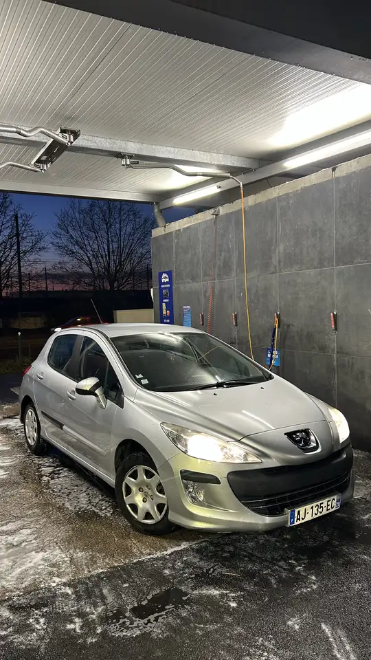 Peugeot 308 1.6 HDi 90ch BLUE LION Navteq