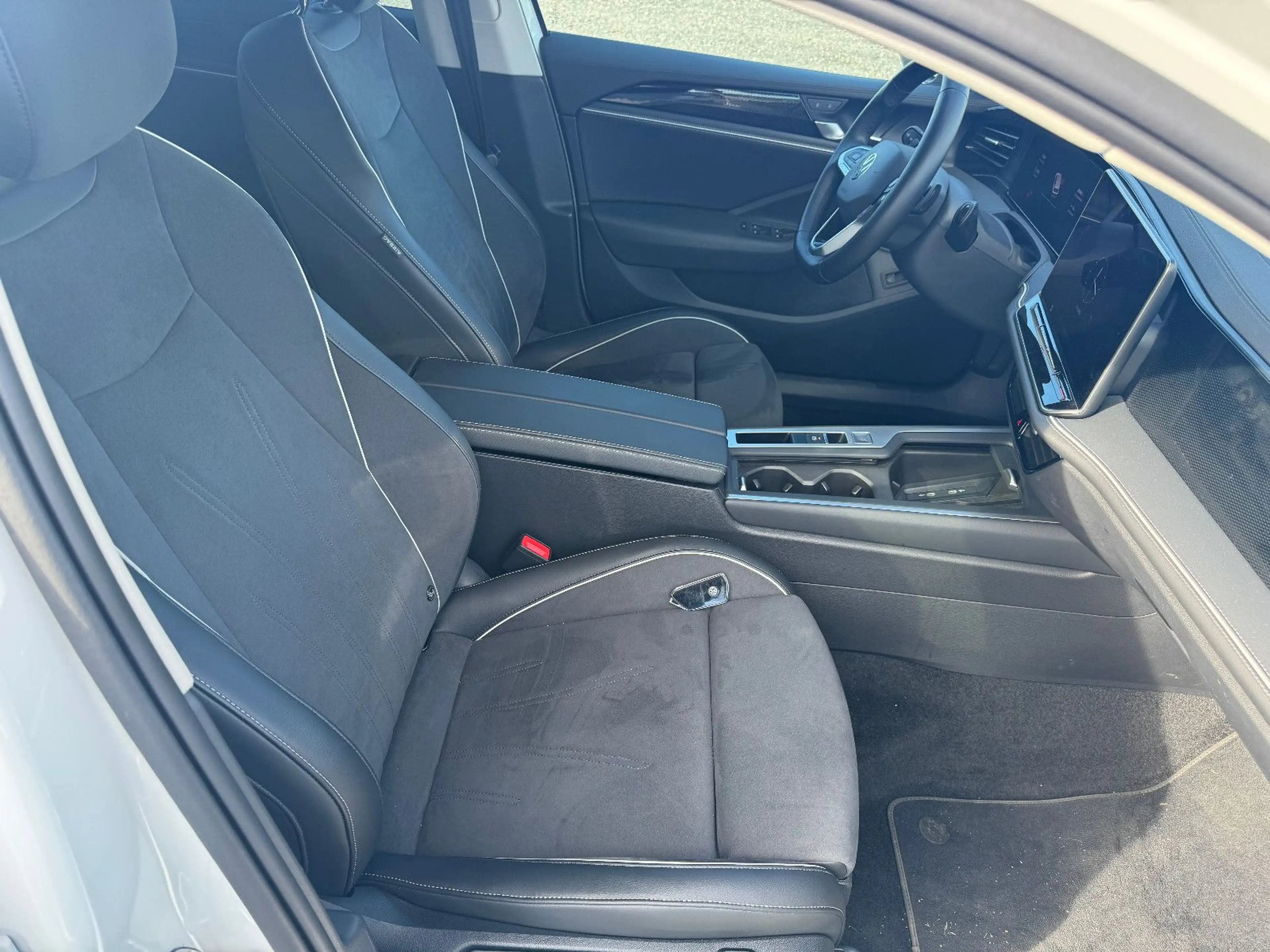 Volkswagen Passat Variant 1.5  eHybrid 110 kW Business,AHK — photo 14