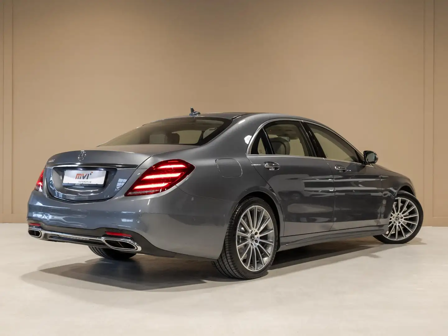 Mercedes-Benz S 600 Lang Line: AMG / 530pk / Panorama dak / Stoelverwa Gri - 2