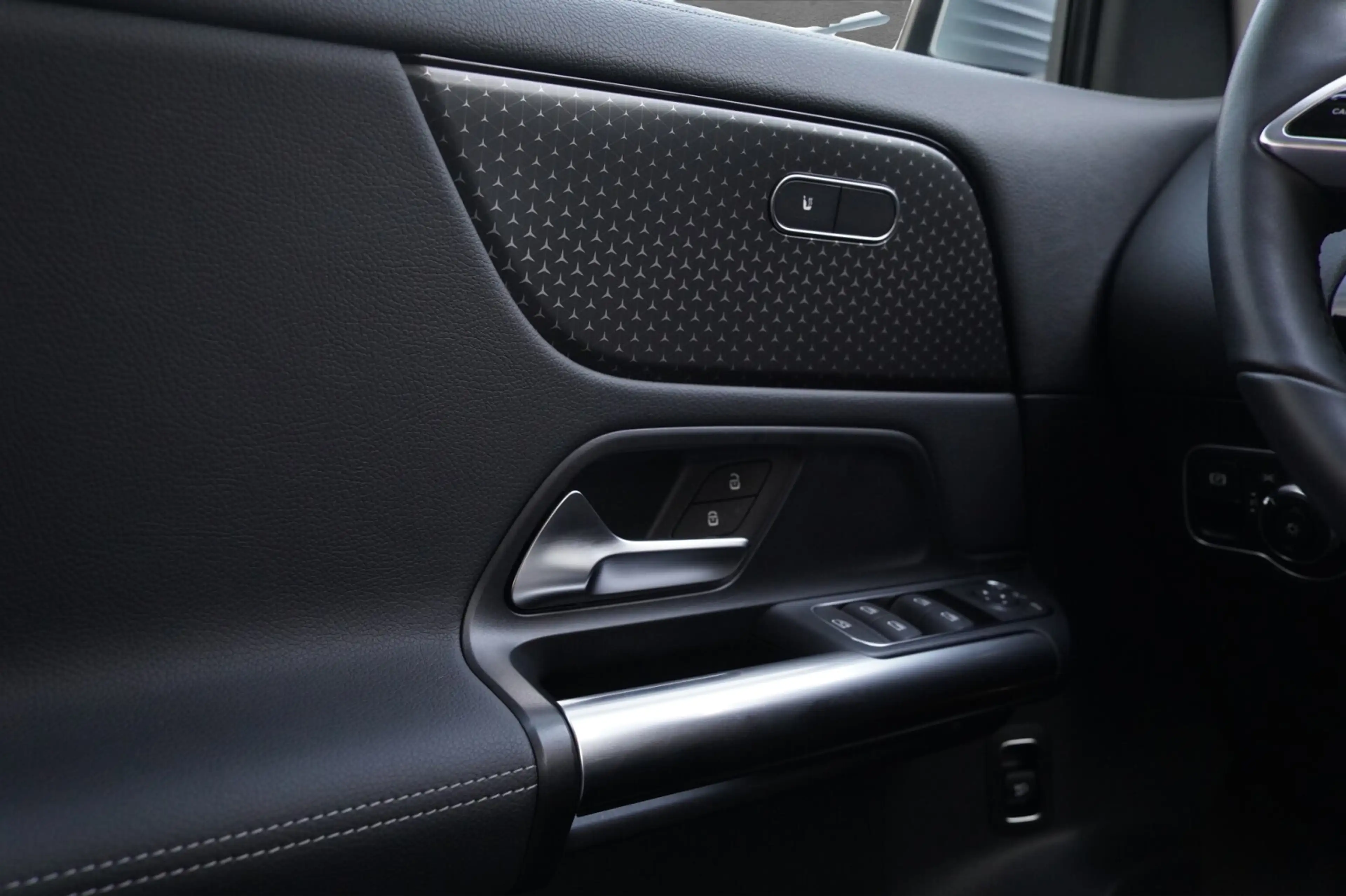 Mercedes-Benz GLA 180 GLA 180 Progressive Rückfahrkamera Winter-Paket LED — photo 15