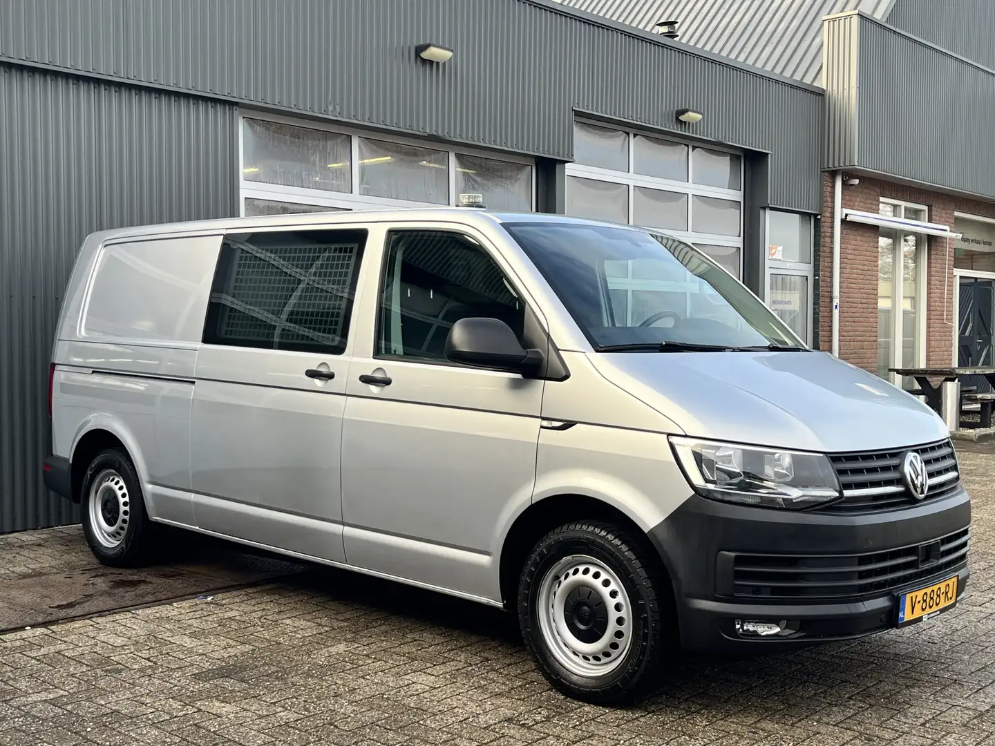 Volkswagen T6 Transporter 2.0 TSI L2H1 Trendline Benzine /CNG Dubbele Schuif Argintiu - 1