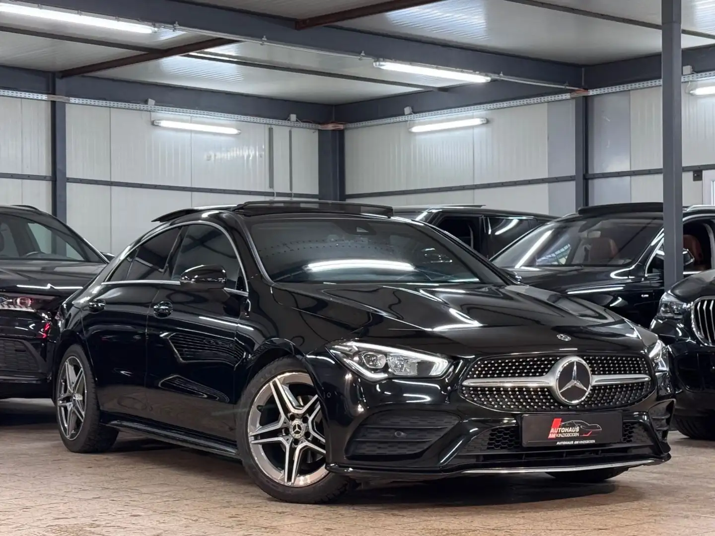 Mercedes-Benz CLA 180 d Coupe AMG LINE*AHK*PANO*LED*KAME*1.HAND Schwarz - 1