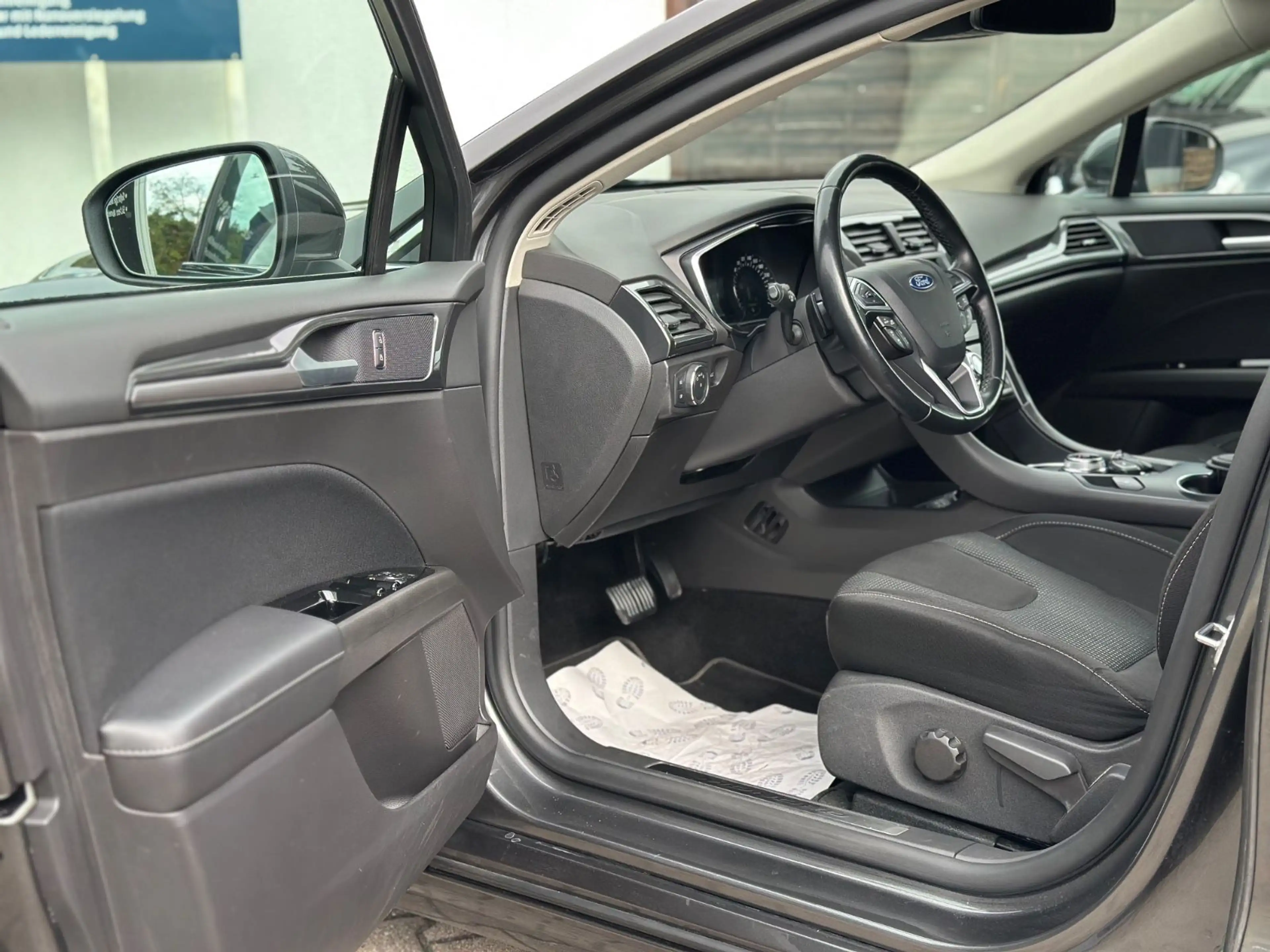 Ford Mondeo Titanium 110Kw Aut.Xen Kam StandHz Acc 1H — photo 8