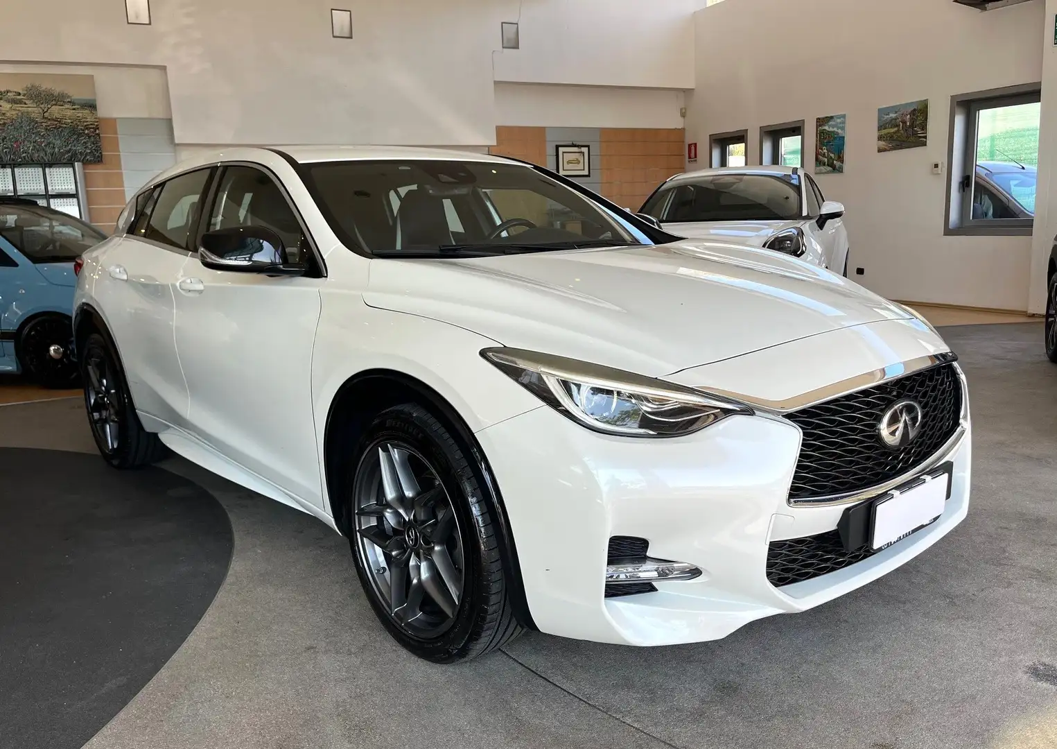 Infiniti Q30 1.5d Sport City Black 109cv Bianco - 2