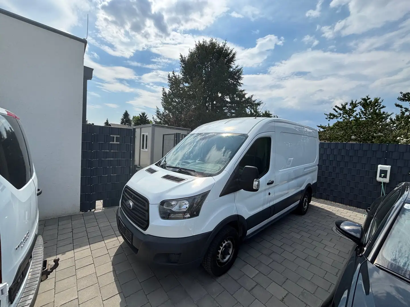 Ford Transit Ford Transit Kasten 2,0 TDCi L2H2 290 Startup Transporter / Kastenwagen Weiß - 1