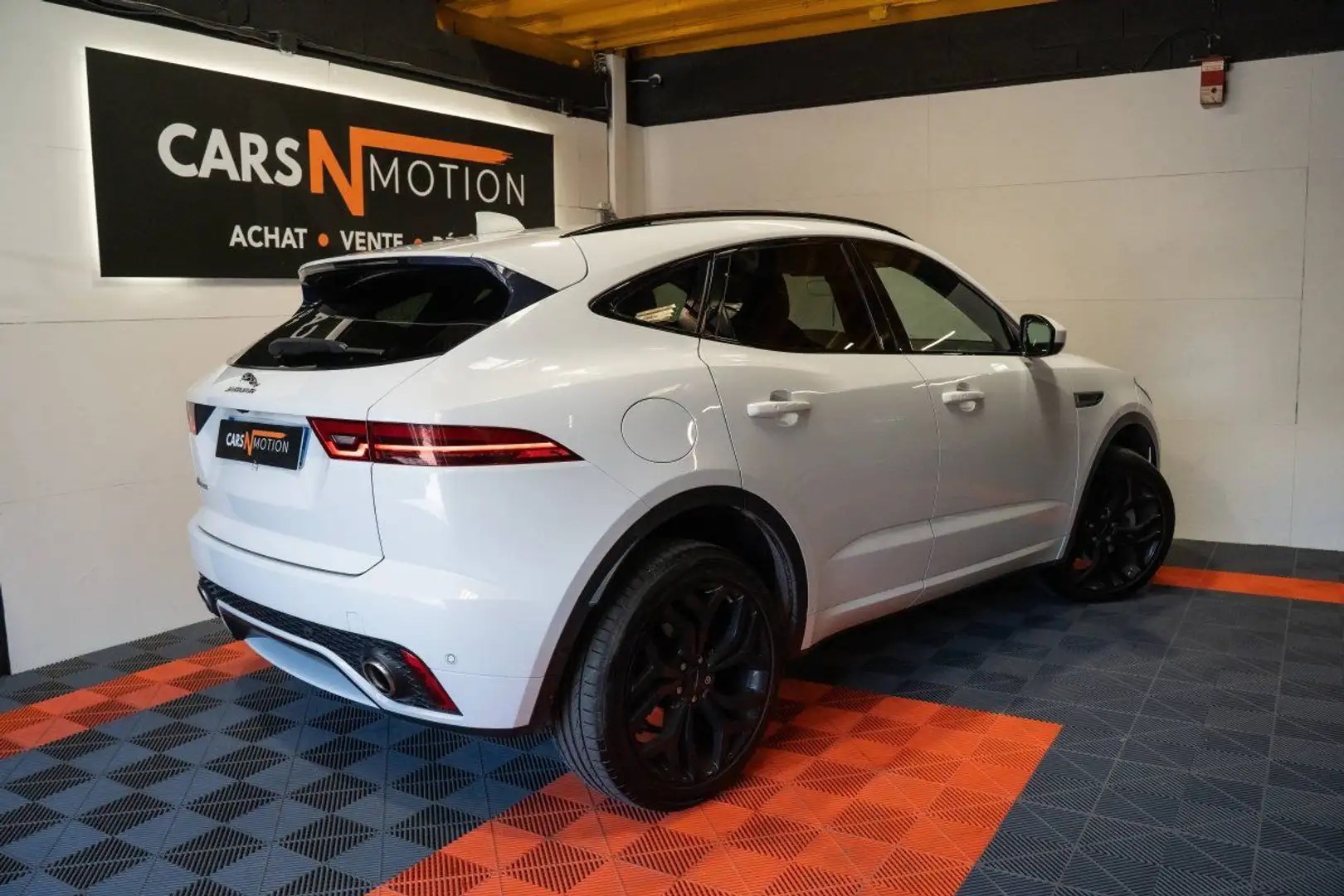Jaguar E-Pace 2.0D 150ch R-Dynamic AWD BVA8 Blanc - 2