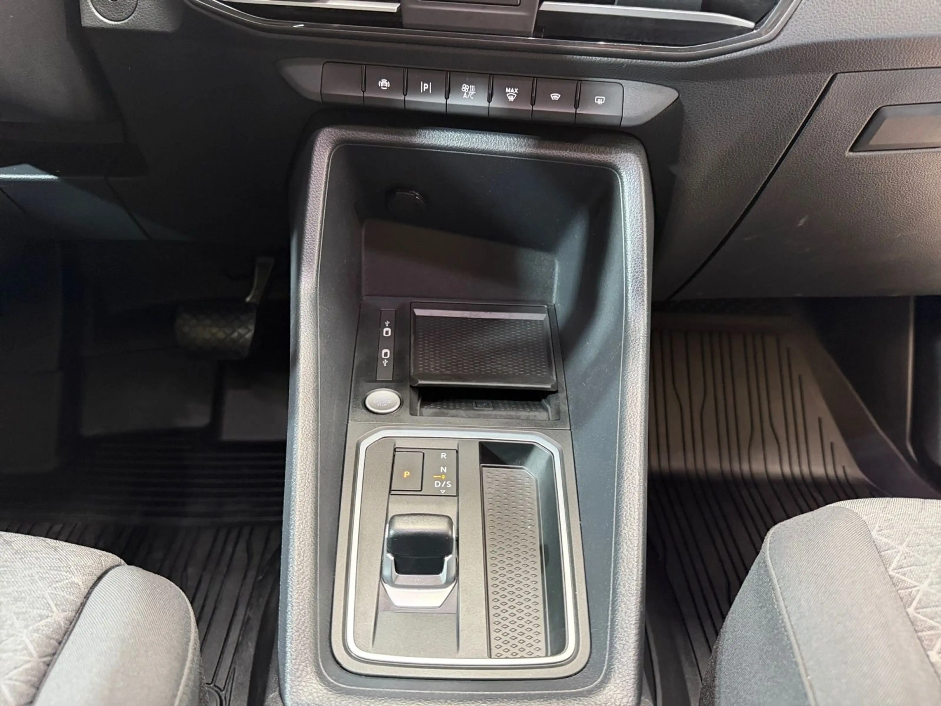 Ford Transit Connect L2 Limited 2.0 EcoBlue 122cv Démo — photo 13