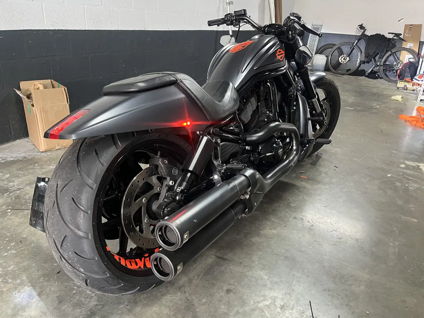 Harley-Davidson VRSC Night Rod Airride*Led*Kleppenuitlaat*260 band* Šedá - 2