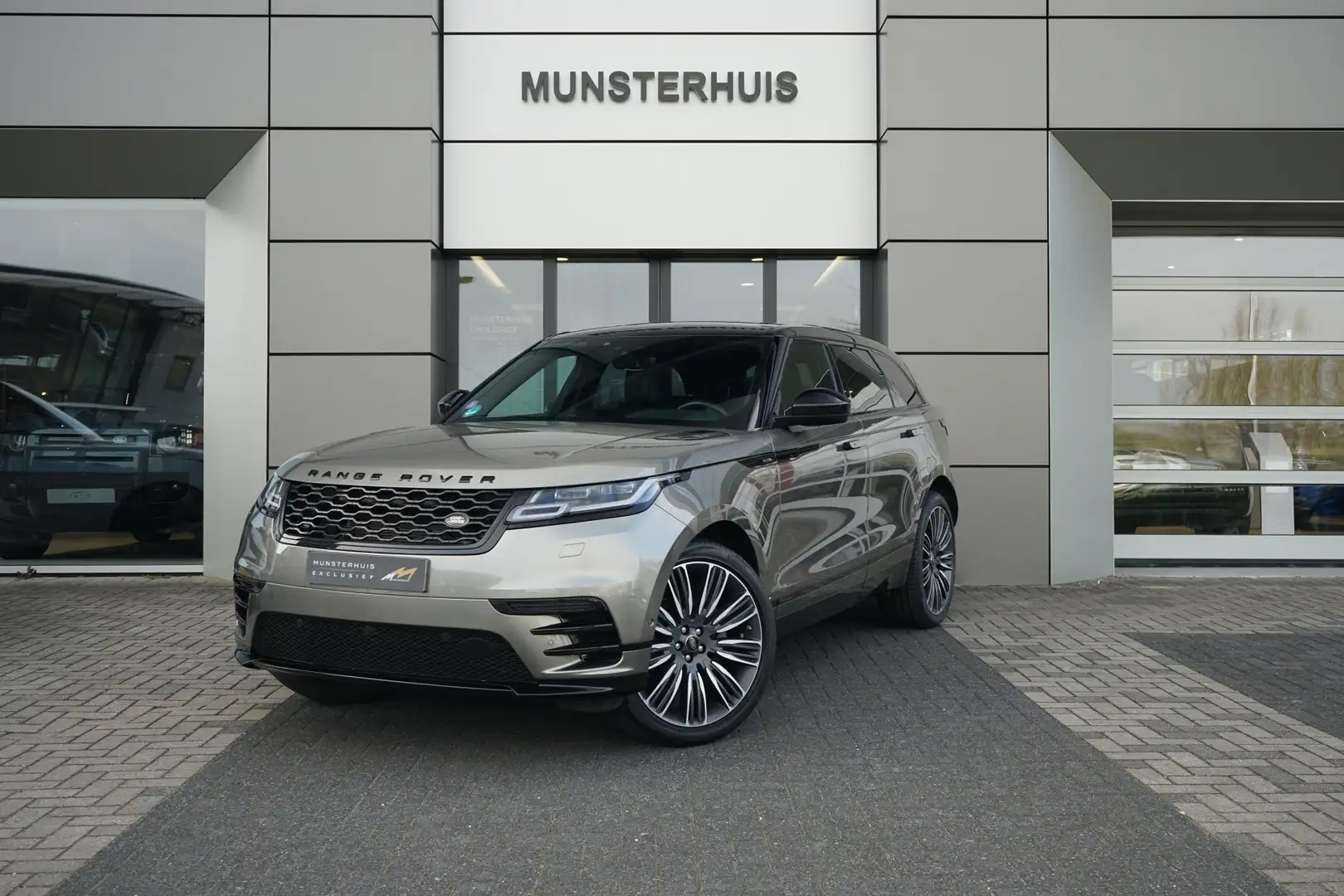 Land Rover Range Rover Velar P250 Turbo AWD R-Dynamic SE | Massage | 22 Inch | Grijs - 1