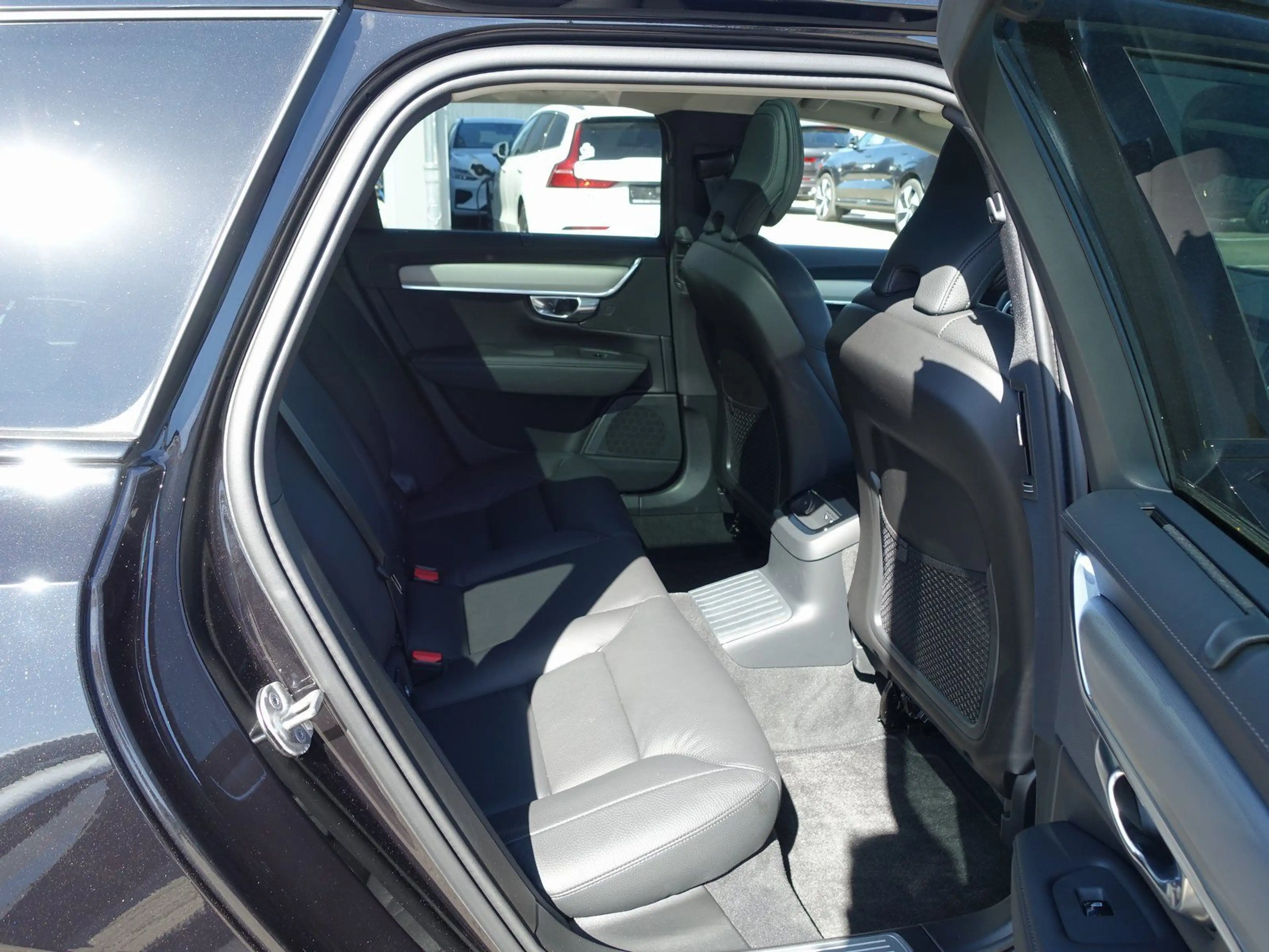 Volvo V90 Plus Dark T8 AWD Plug-in/HeadUp/360°Cam — photo 10