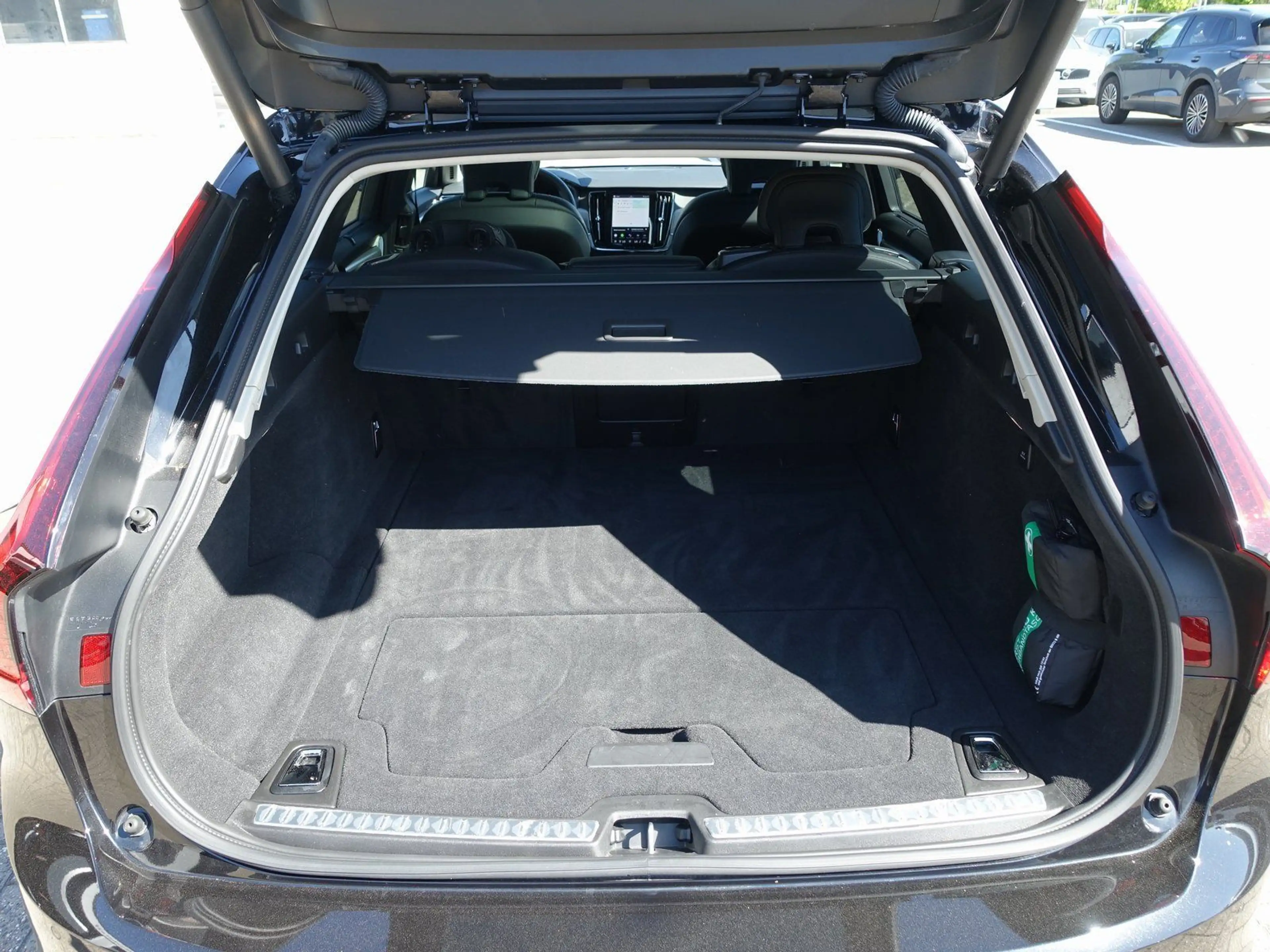 Volvo V90 Plus Dark T8 AWD Plug-in/HeadUp/360°Cam — photo 11