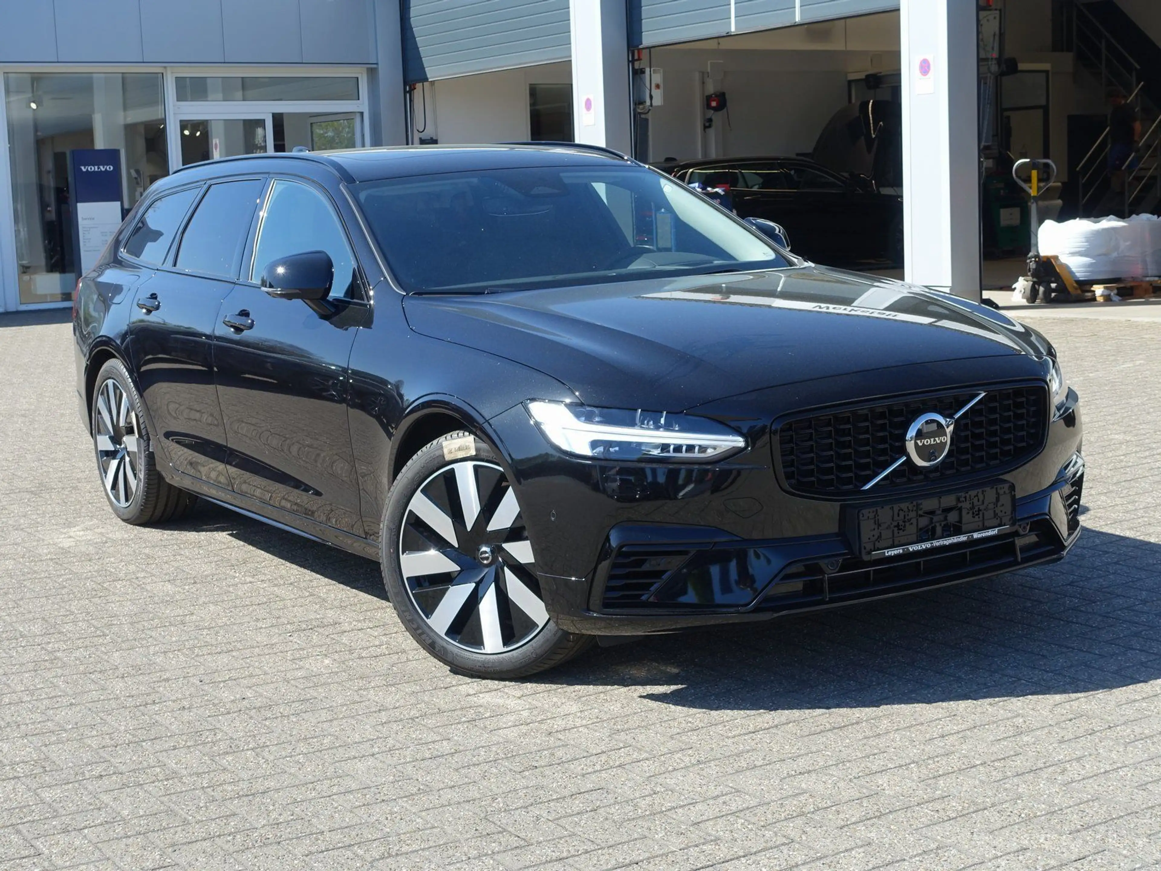 Volvo V90 Plus Dark T8 AWD Plug-in/HeadUp/360°Cam — photo 3