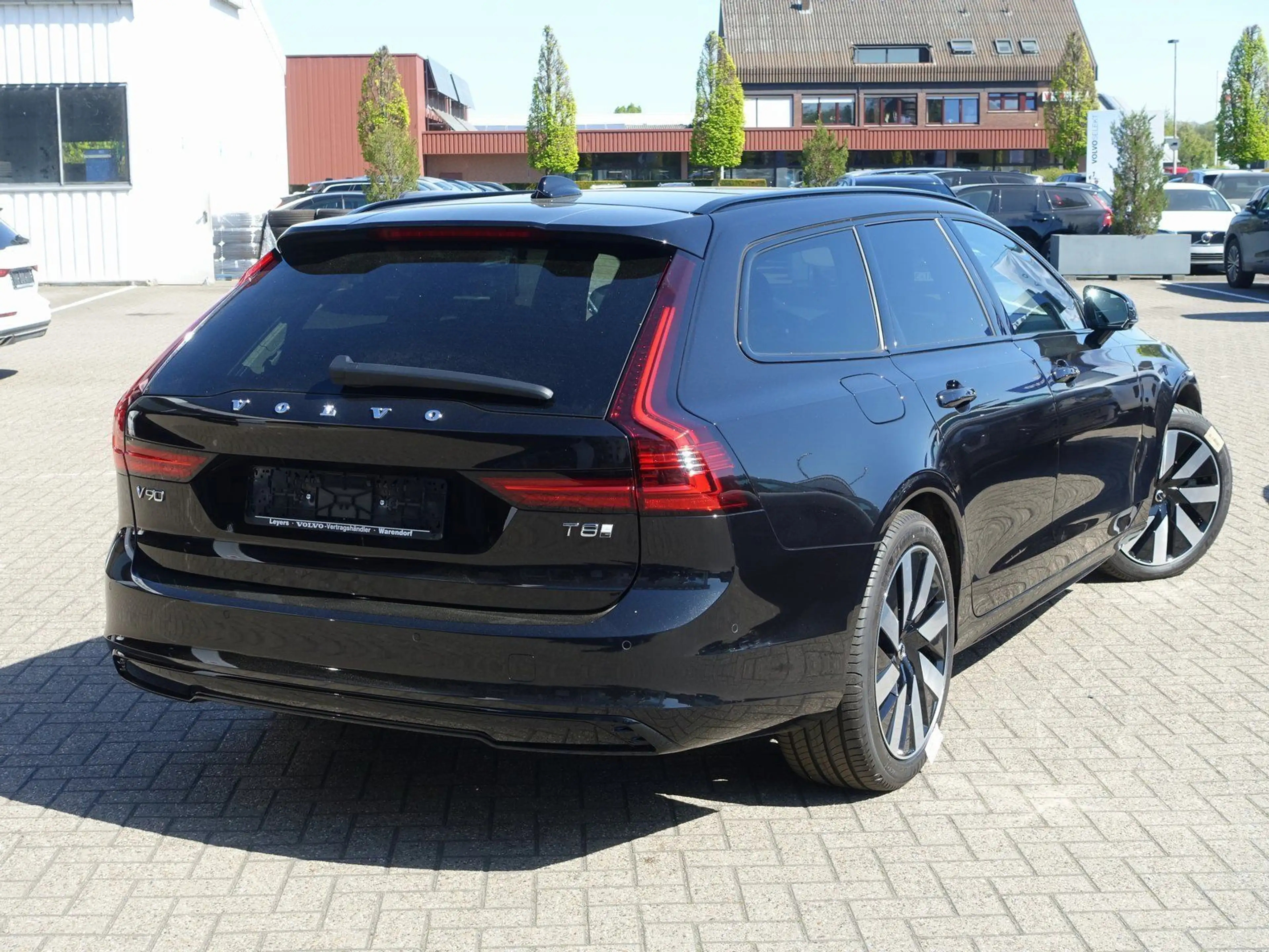 Volvo V90 Plus Dark T8 AWD Plug-in/HeadUp/360°Cam — photo 2