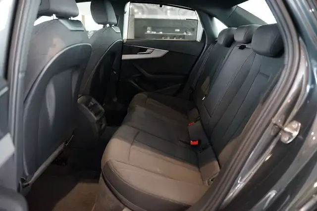 Audi A4 view 10