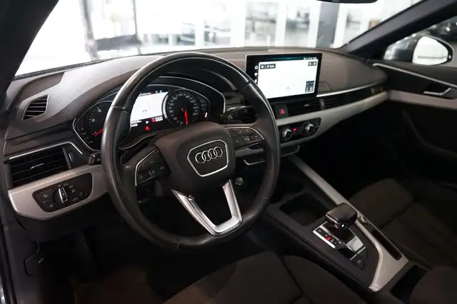Audi A4 view 12