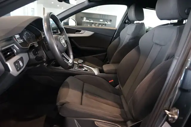 Audi A4 view 8