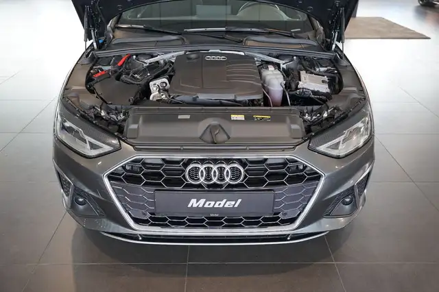 Audi A4 view 4