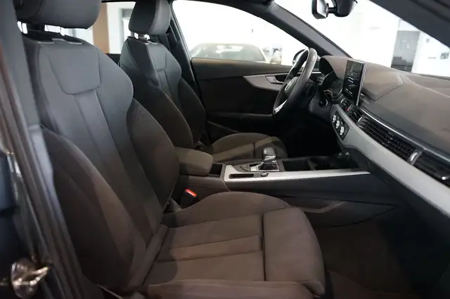 Audi A4 view 9