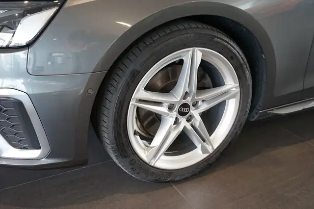 Audi A4 view 7