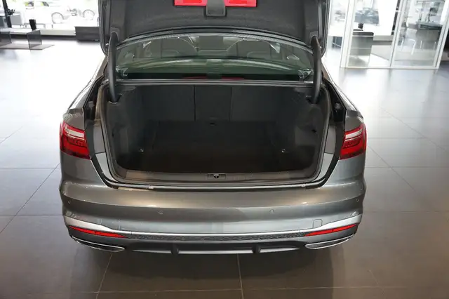 Audi A4 view 6