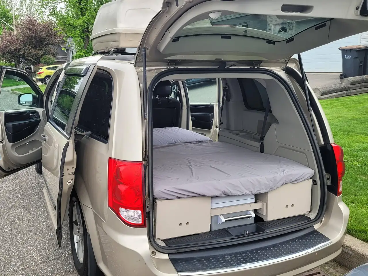 Dodge Grand Caravan снимка Dodge Grand Caravan