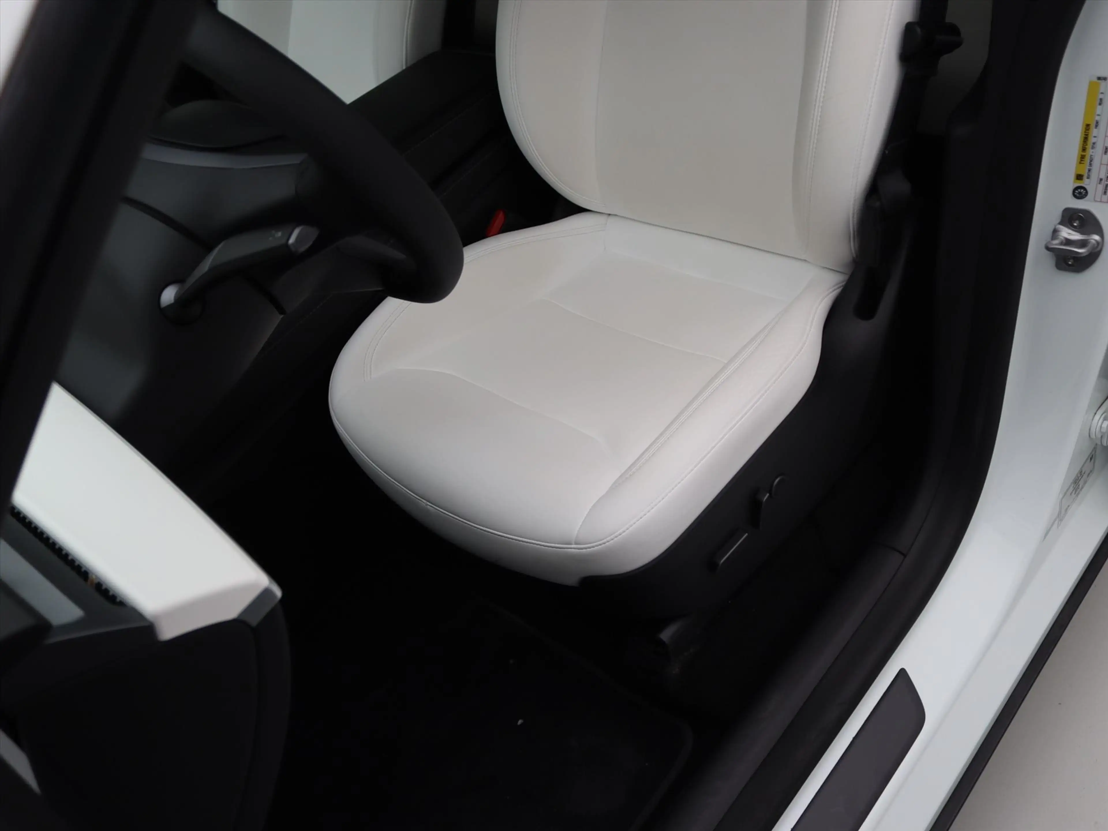 Tesla Model Y Long Range AWD 75kWh 351pk 94.5% SoH [ WIT LEDER+A — photo 19