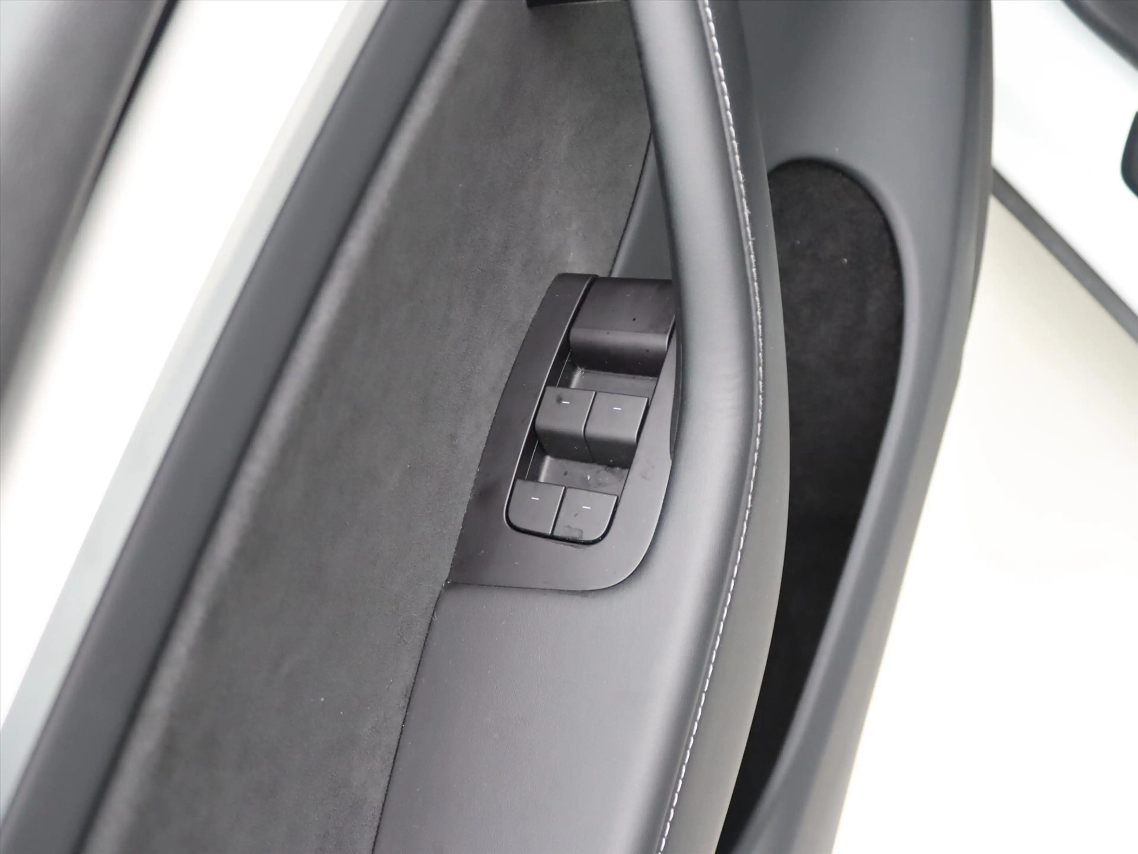 Tesla Model Y Long Range AWD 75kWh 351pk 94.5% SoH [ WIT LEDER+A — photo 30