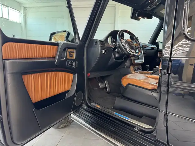 Mercedes-Benz G 500 view 11