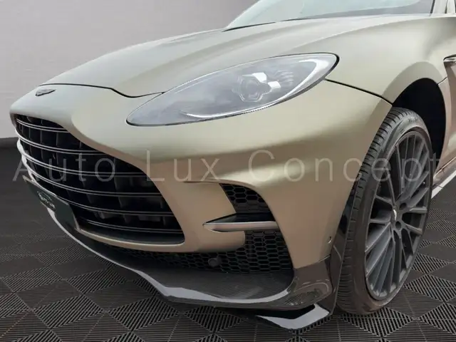 Aston Martin DBX view 15