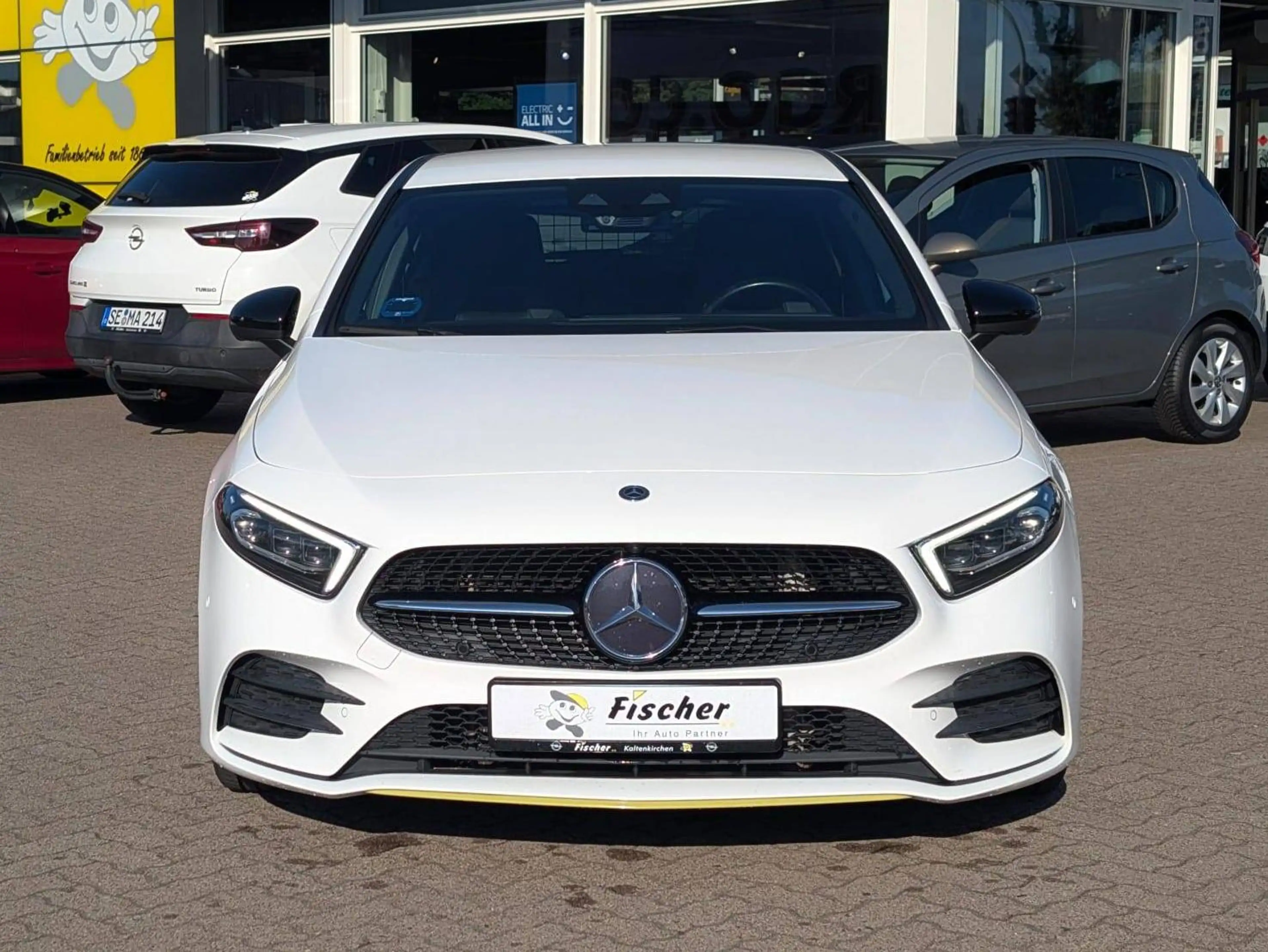 Mercedes-Benz A 250 A 250 Edition mit AMG-Line Paket — photo 3