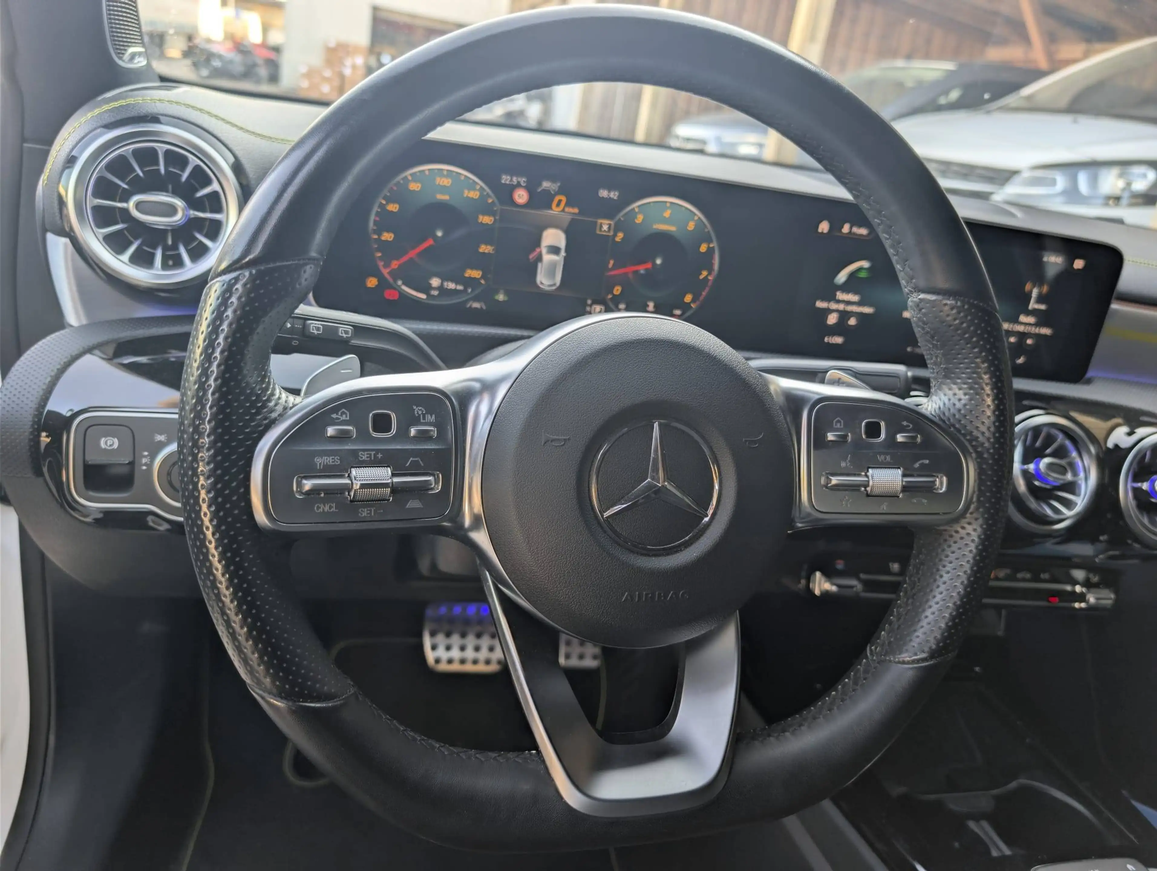 Mercedes-Benz A 250 A 250 Edition mit AMG-Line Paket — photo 12