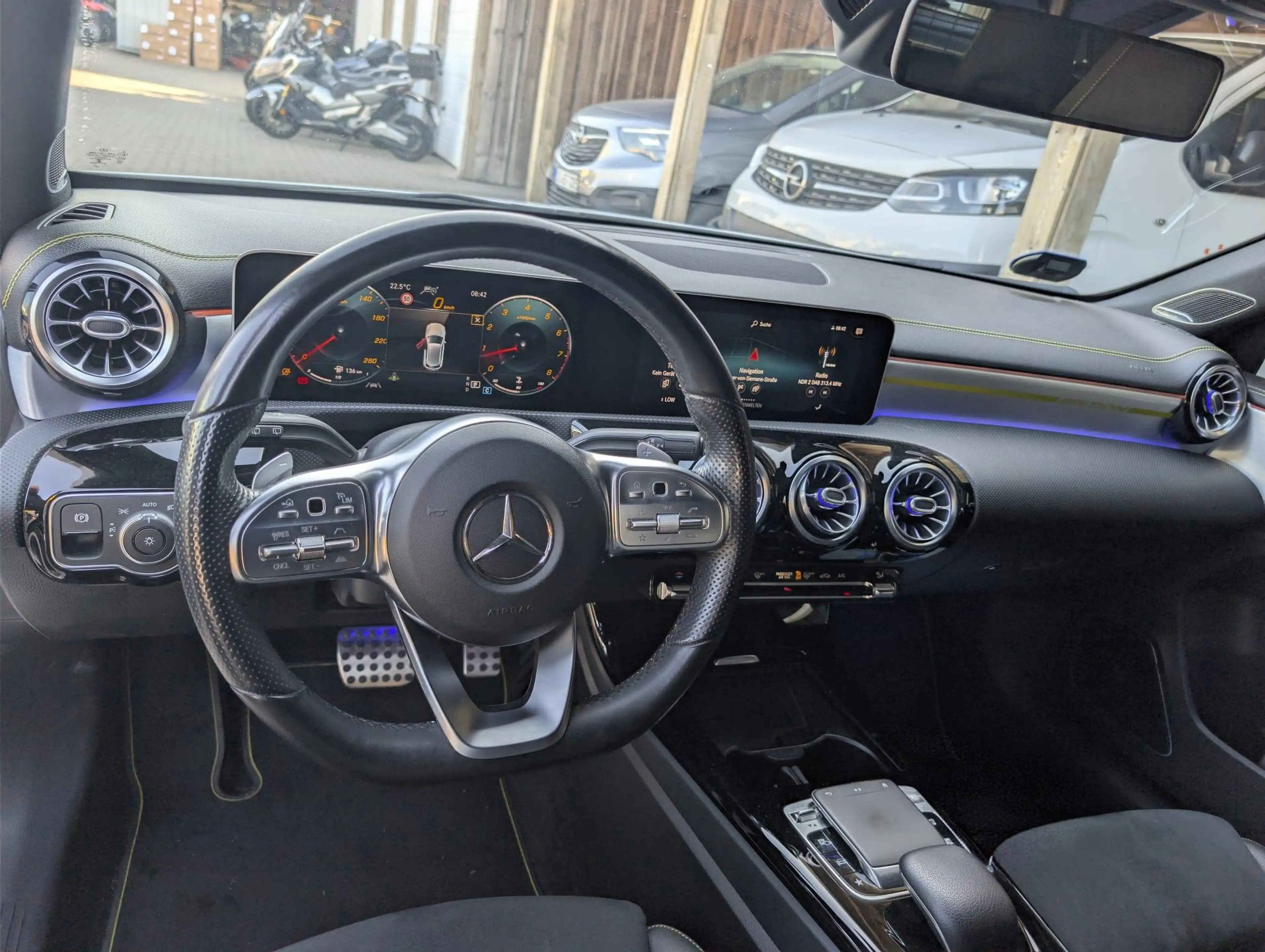 Mercedes-Benz A 250 A 250 Edition mit AMG-Line Paket — photo 11