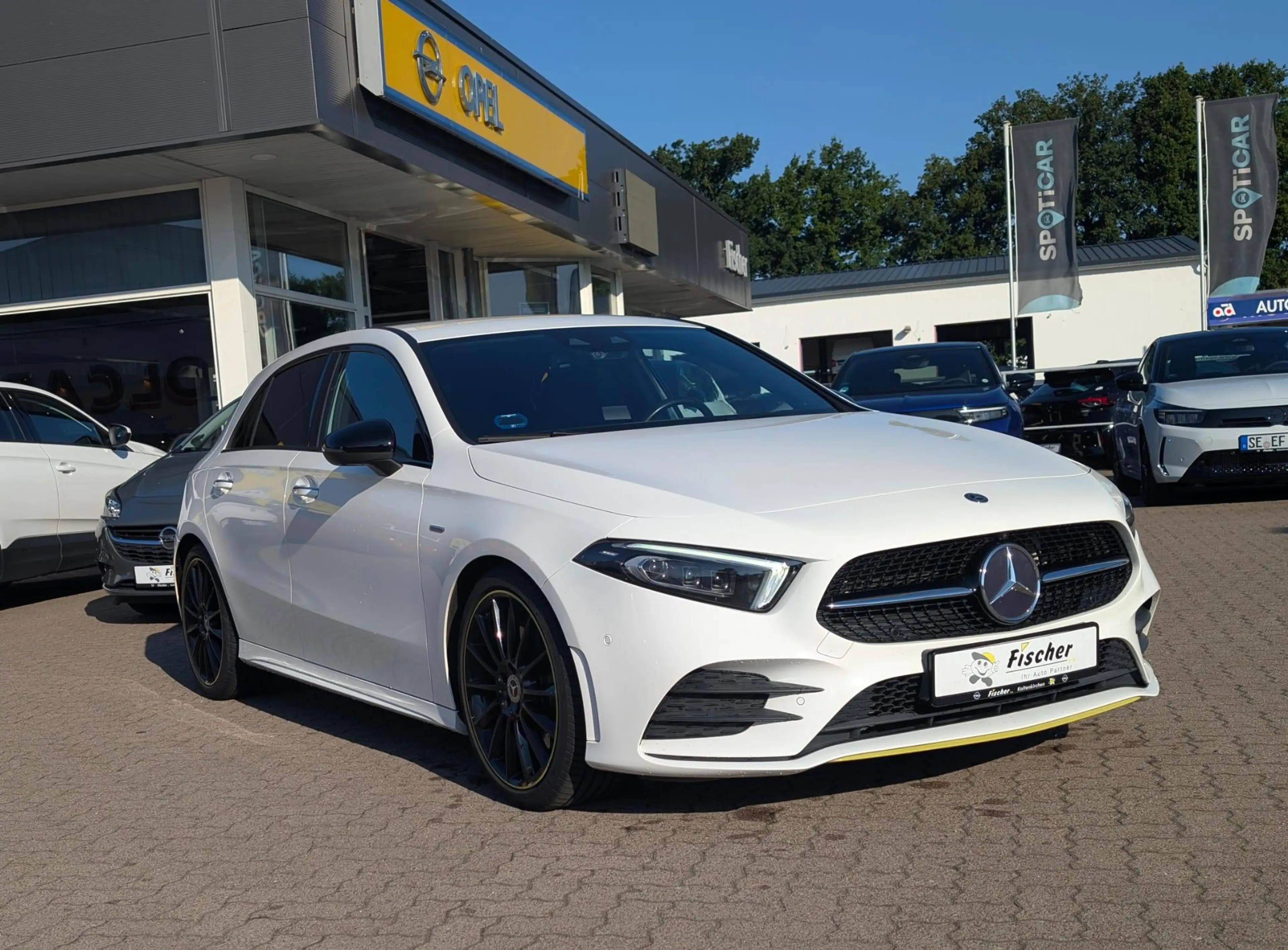 Mercedes-Benz A 250 A 250 Edition mit AMG-Line Paket — photo 4