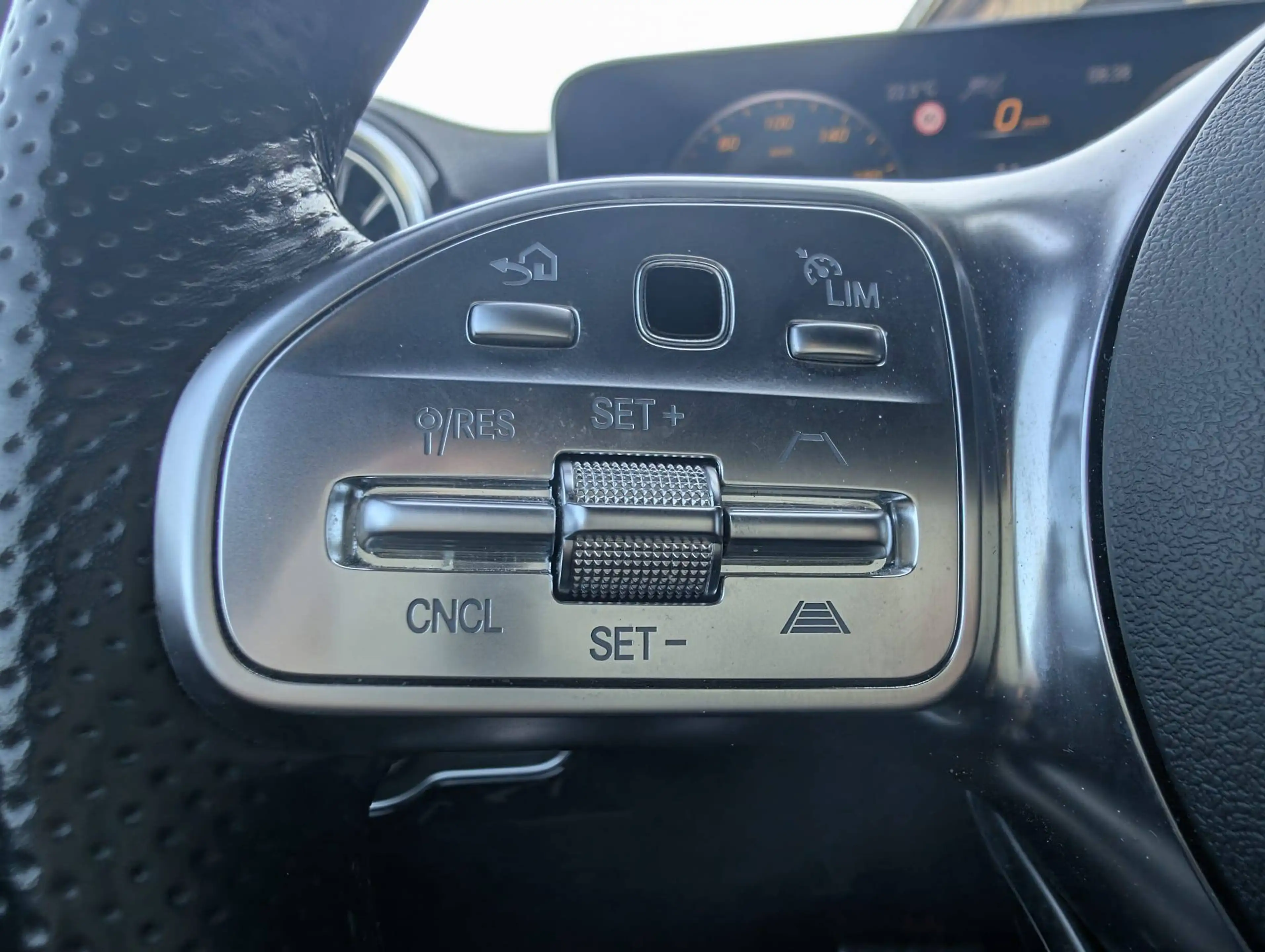 Mercedes-Benz A 250 A 250 Edition mit AMG-Line Paket — photo 15