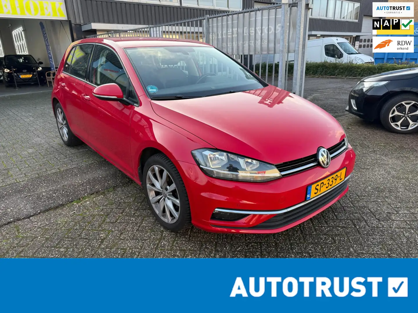 Volkswagen Golf 1.0 TSI Highline Rood - 1