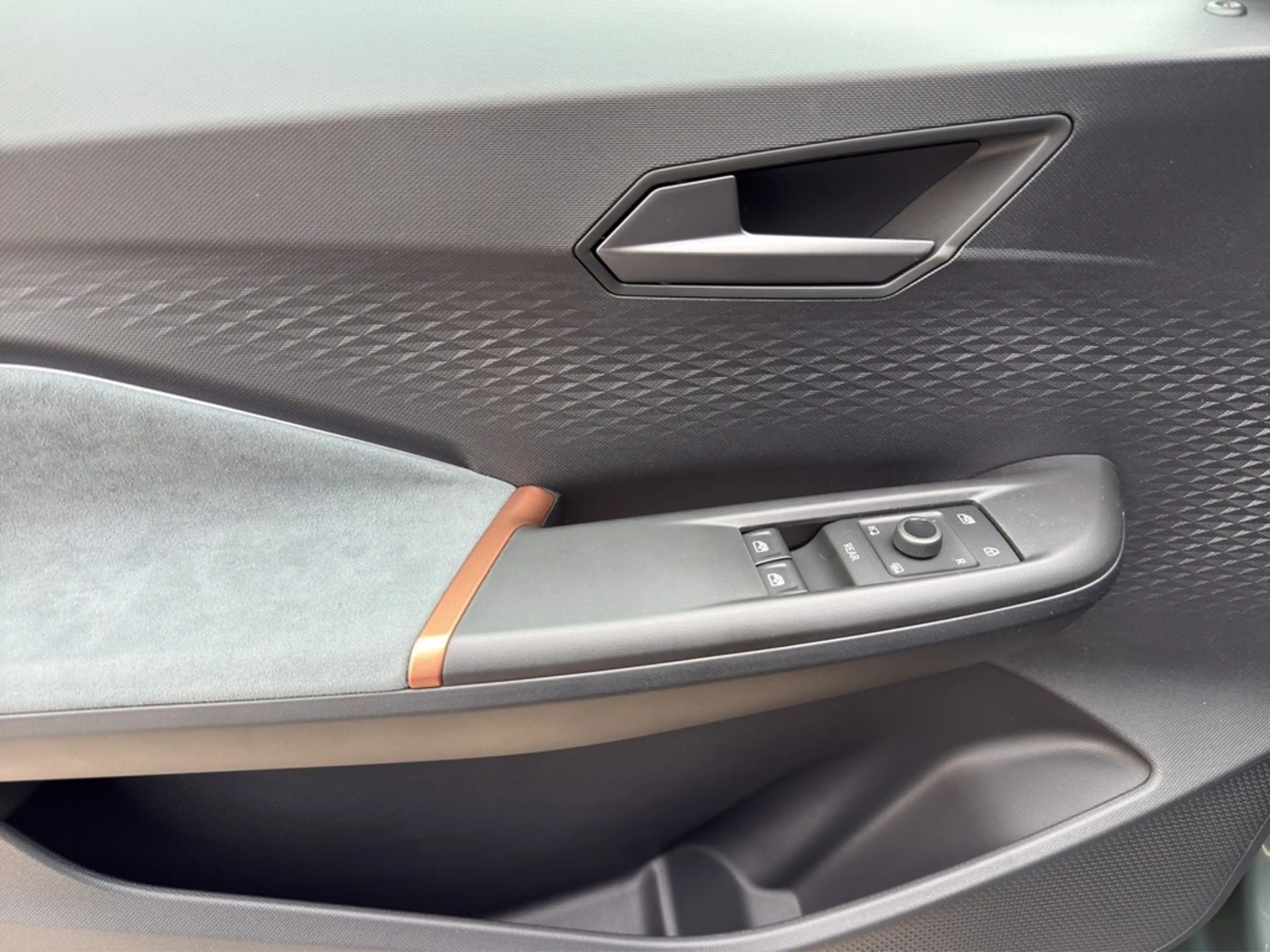 CUPRA Born 79 kwh VZ DCC WÄRMEPU*HEADUP*CARPLAY*LED*ACC*PD... — photo 15