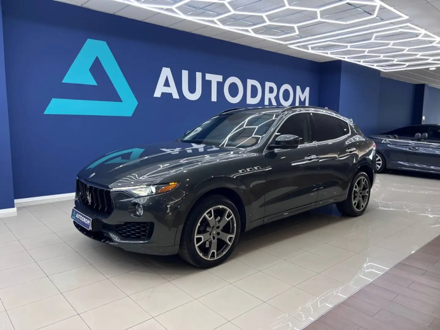 Maserati Levante 350 GranLusso Aut. Gris - 1